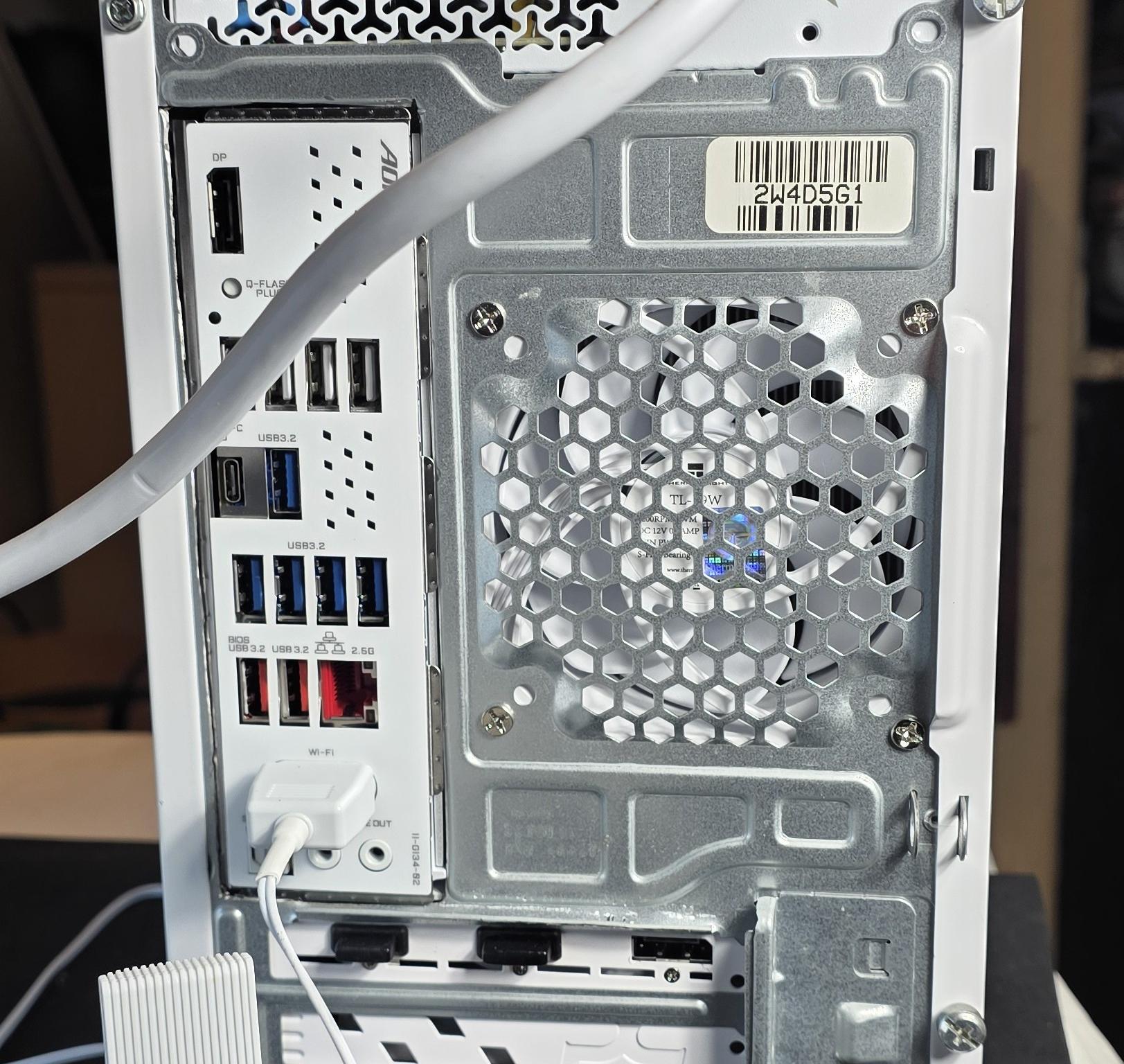 White Hi End Gaming PC Sleeper Custom AMD Ryzen 7 9700x RX 9060 xt 16gb 32gb ddr5 4TB NVME