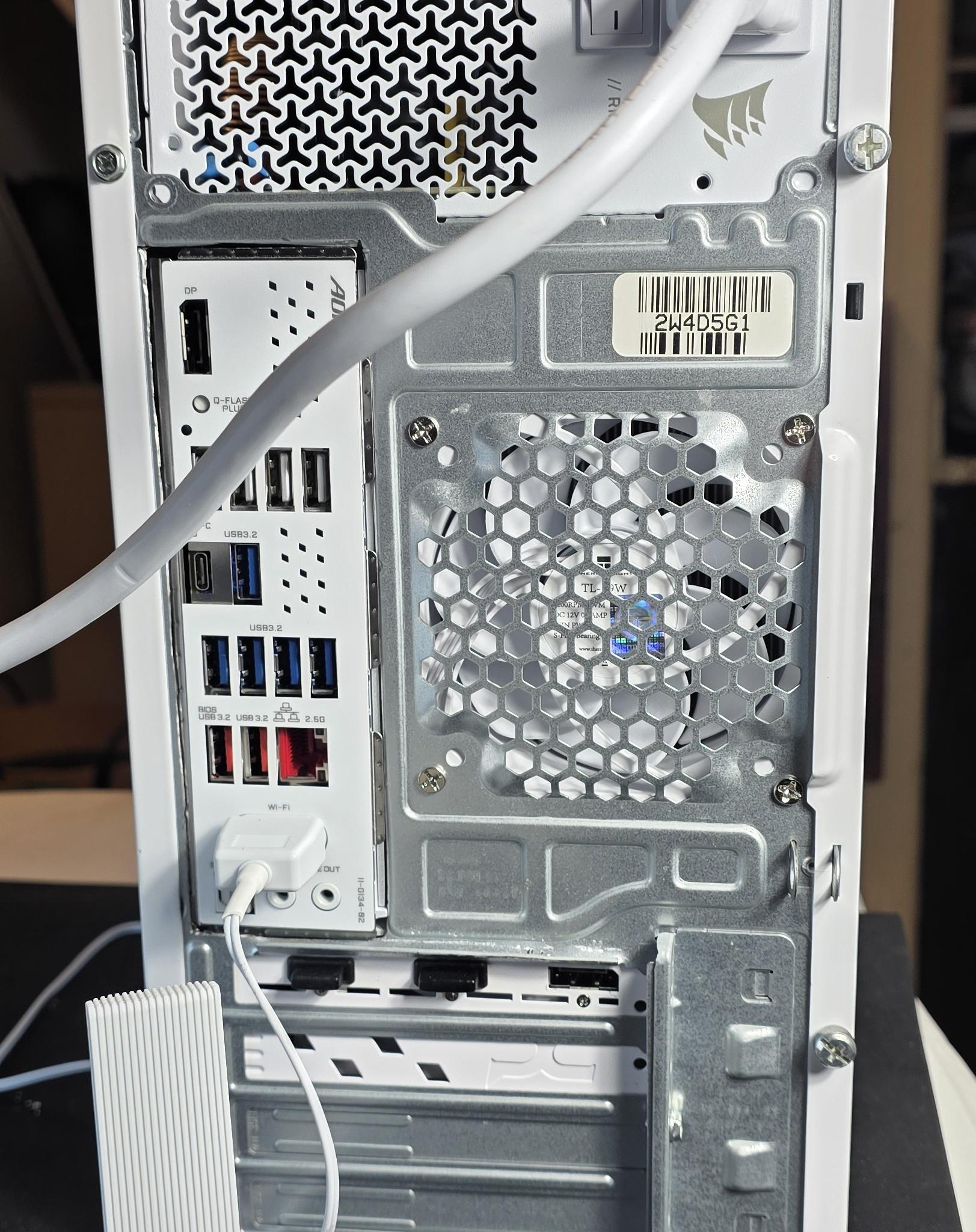 White Hi End Gaming PC Sleeper Custom AMD Ryzen 7 9700x RX 9060 xt 16gb 32gb ddr5 4TB NVME