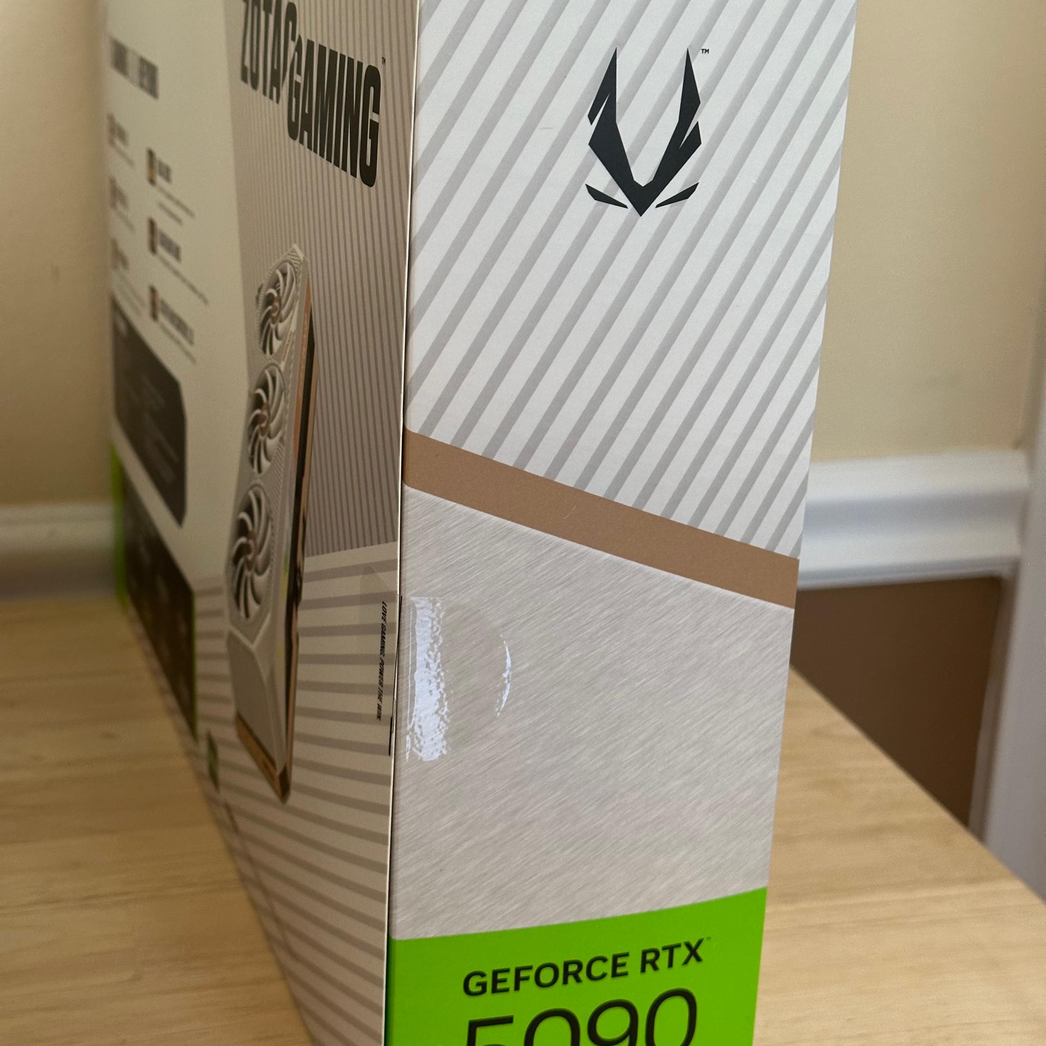 ZOTAC RTX 5090 White Edition SOLID OC 32 GB GDDR7
