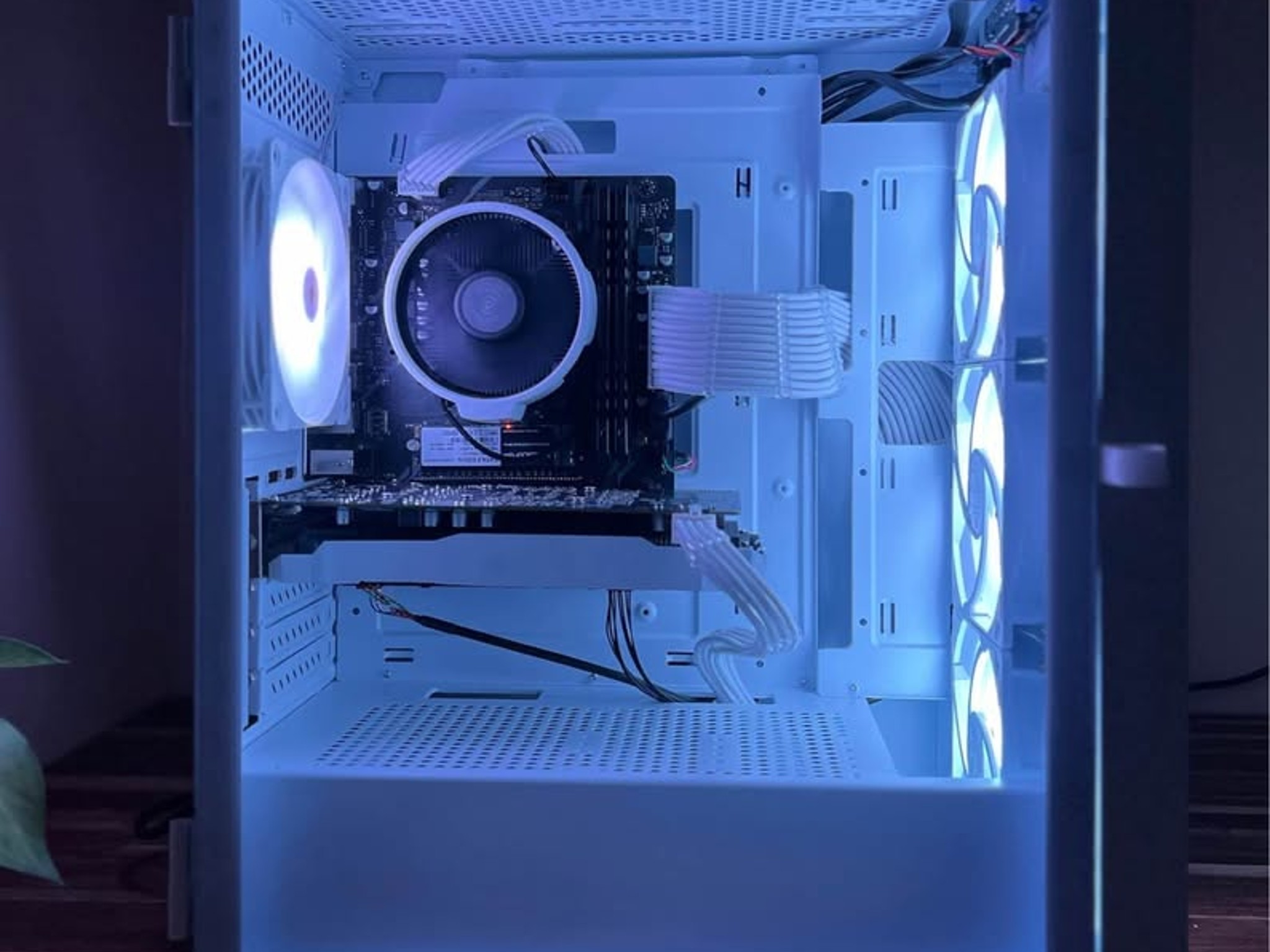 Custom White-Themed Gaming PC – Brand New Build!