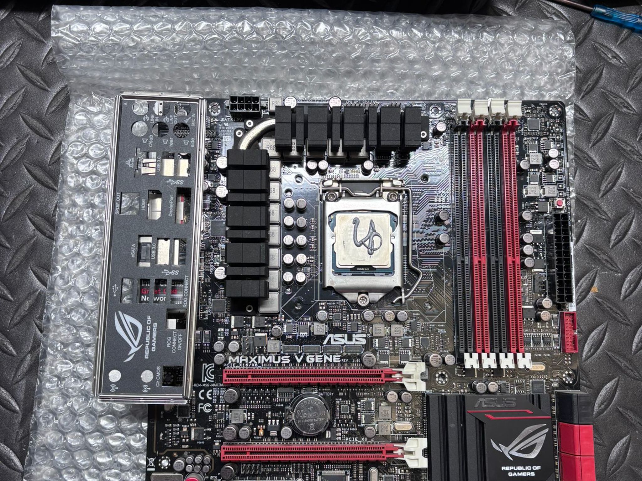 Motherboard and cpu combo it comes with an IO shield and cpu cooler (Fully tested)