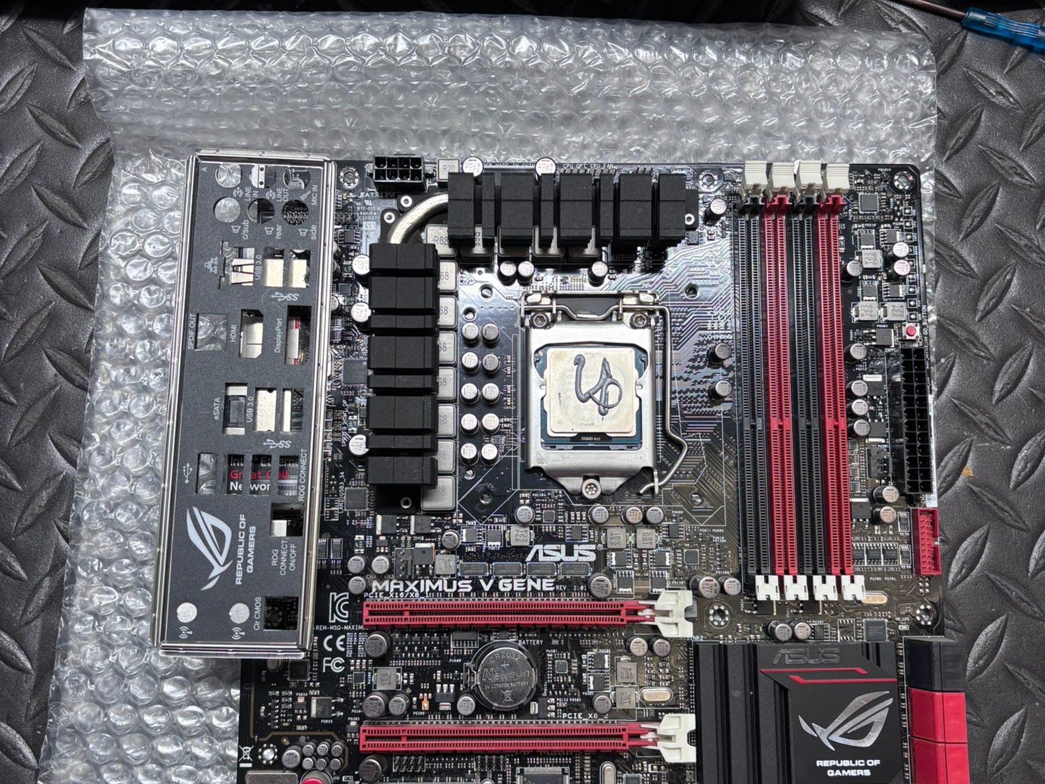 Motherboard and cpu combo it comes with an IO shield and cpu cooler (Fully tested)