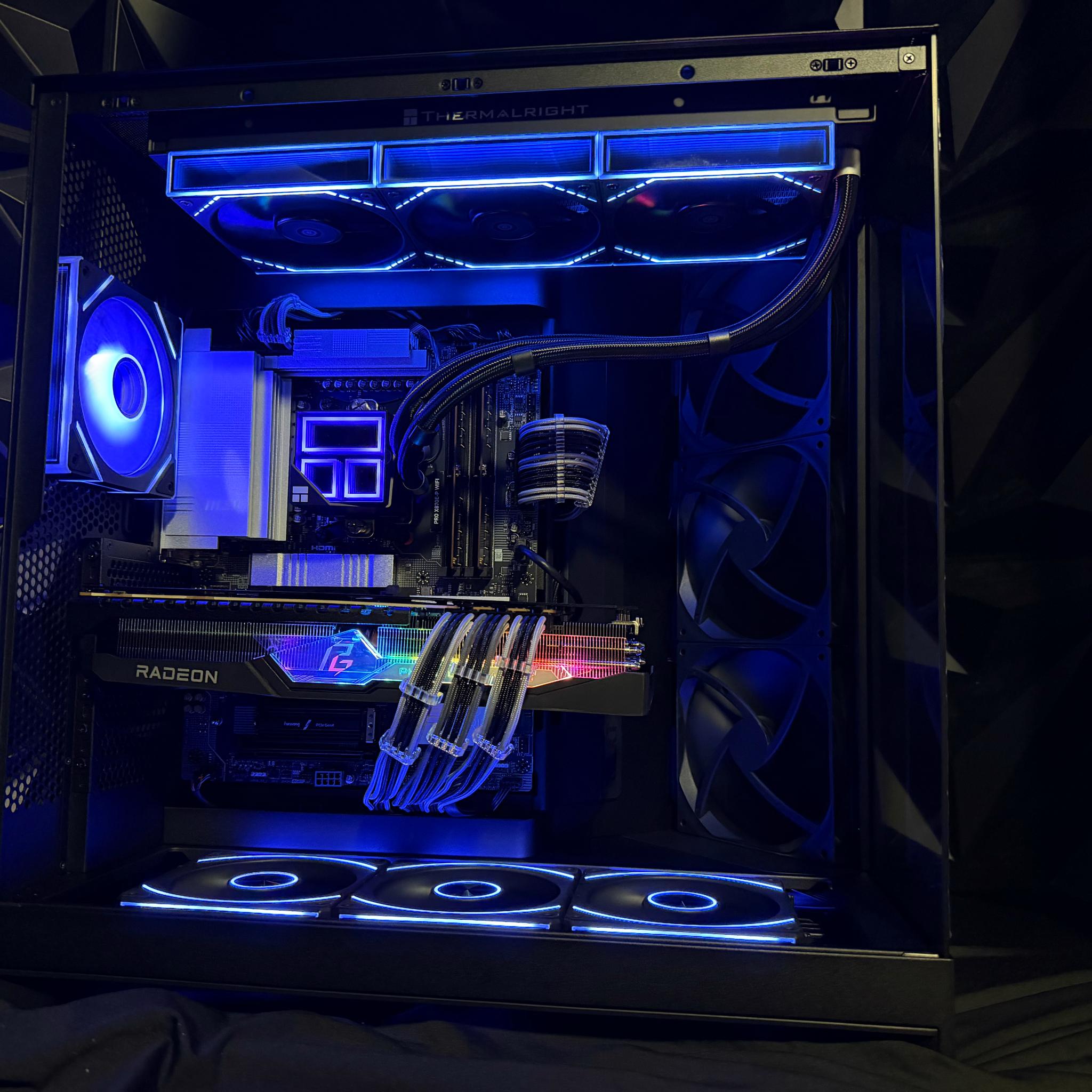 🌌⚡ NEON FLOW ⚡🌌Ryzen 9 9900X| RX 7900 XTX 24 GB | 64 GB DDR5| 4 TB NVMe| 1000W PSU