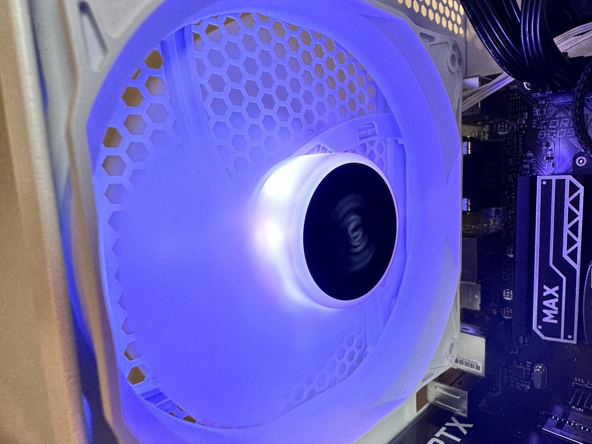 White Gaming PC | RTX 3070, Ryzen 5 5600X, 1TB SSD, 16GB 3200HMz RAM