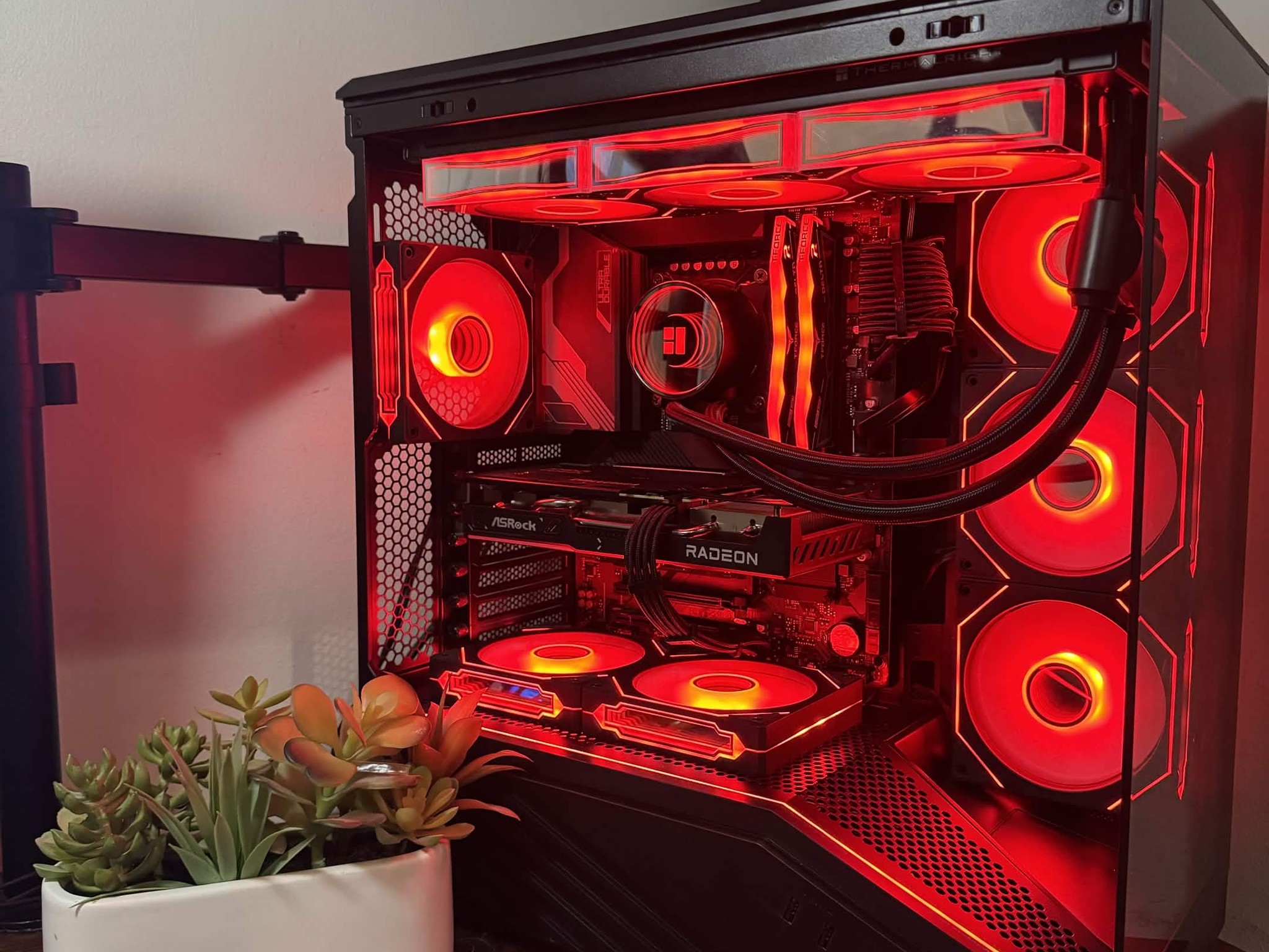New Custom Showcase 14-Core Gaming PC - i5 14600KF | RX 9060 XT 16GB | 32GB 6400MHz DDR5