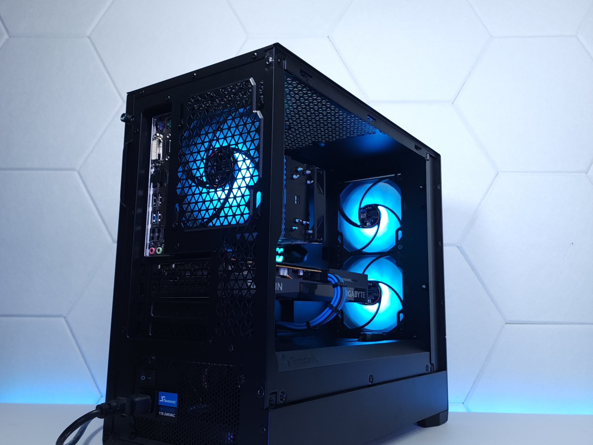 💙🖤1080p Gaming | RX 6600 | Core i3 12100F | 16GB 3200MHz | 1TB NVMe SSD