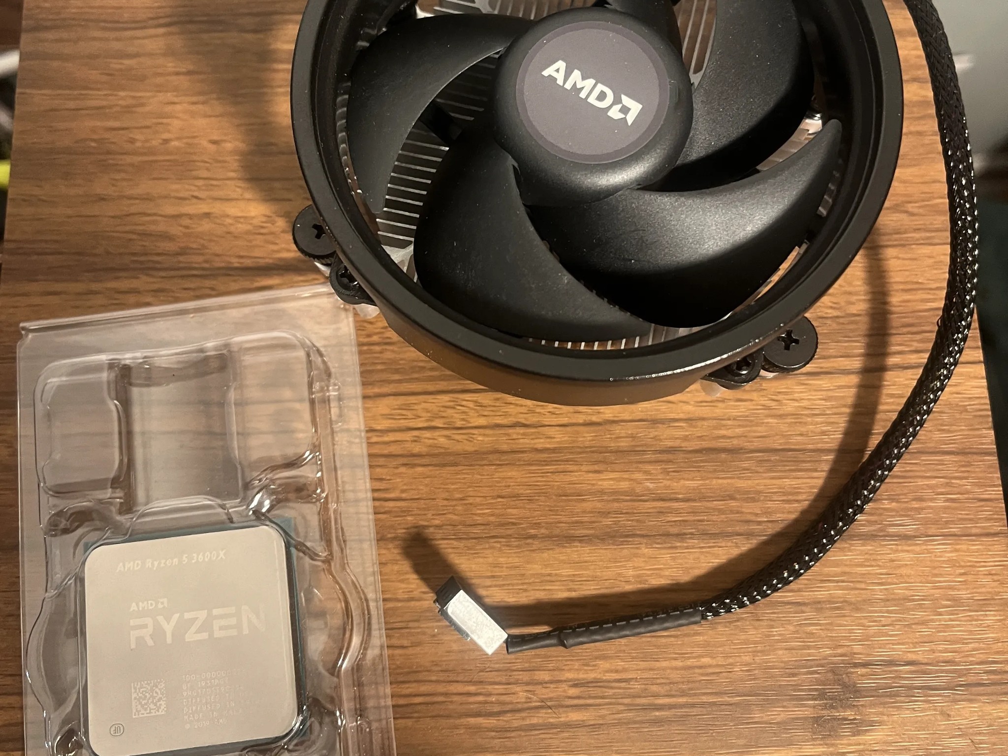 AMD Ryzen 5 3600X Processor + CPU Cooler 100-000000022