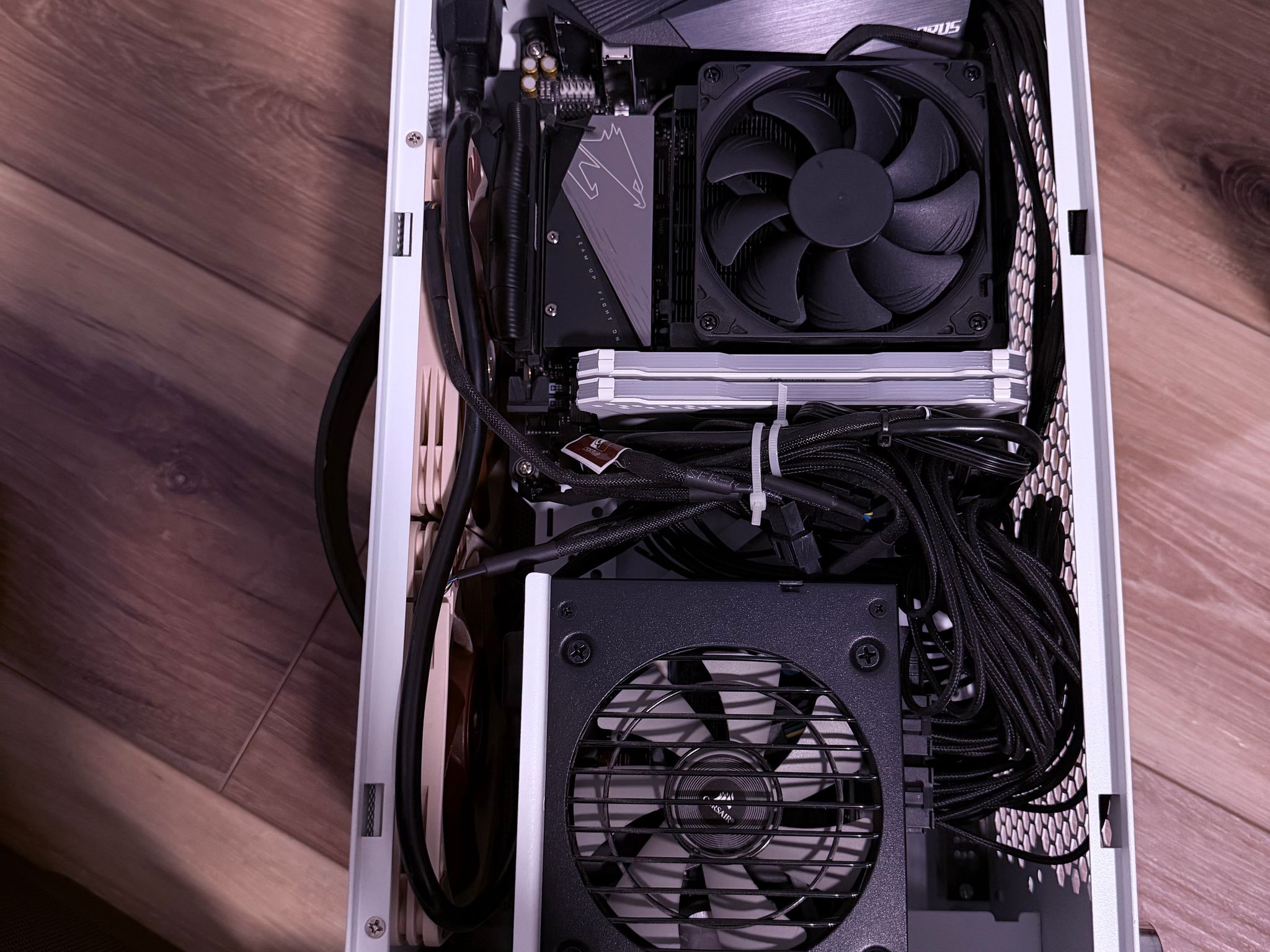 ⚪️🤏"Pocket Titan"🤏⚪️| 1440p/4k Gaming | RX 6900XT | R7 5800X | 32GB Ram | 1tb SSD | WiFi | SFF