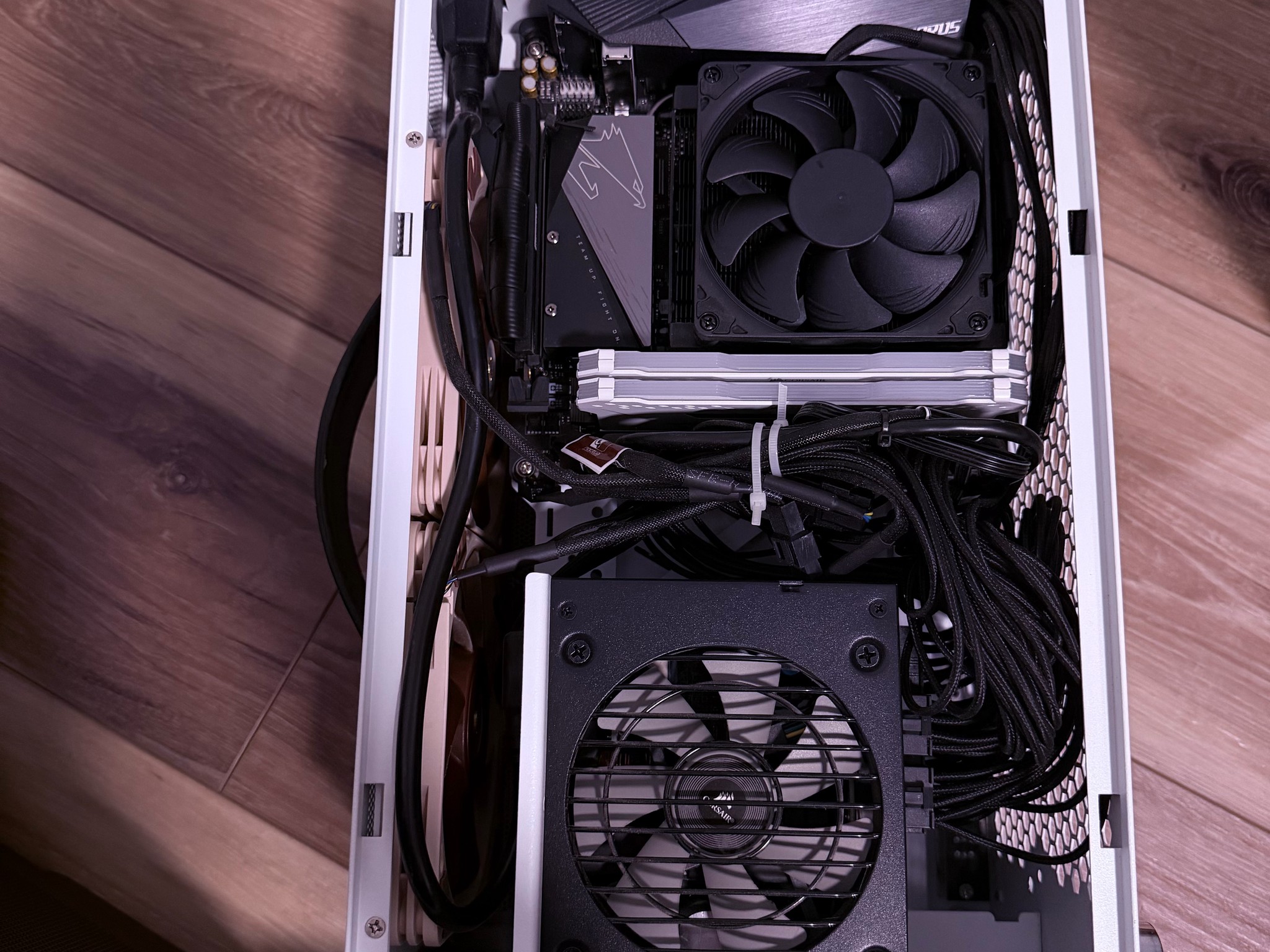 ⚪️🤏"Pocket Titan"🤏⚪️| 1440p/4k Gaming | RX 6900XT | R7 5800X | 16GB DDR4 | 1tb SSD | WiFi