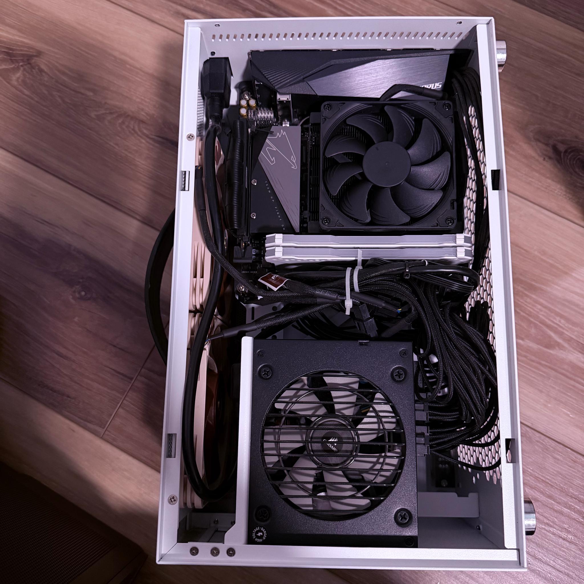 ⚪️🤏"Pocket Titan"🤏⚪️| 1440p/4k Gaming | RX 6900XT | R7 5800X | 16GB DDR4 | 1tb SSD | WiFi
