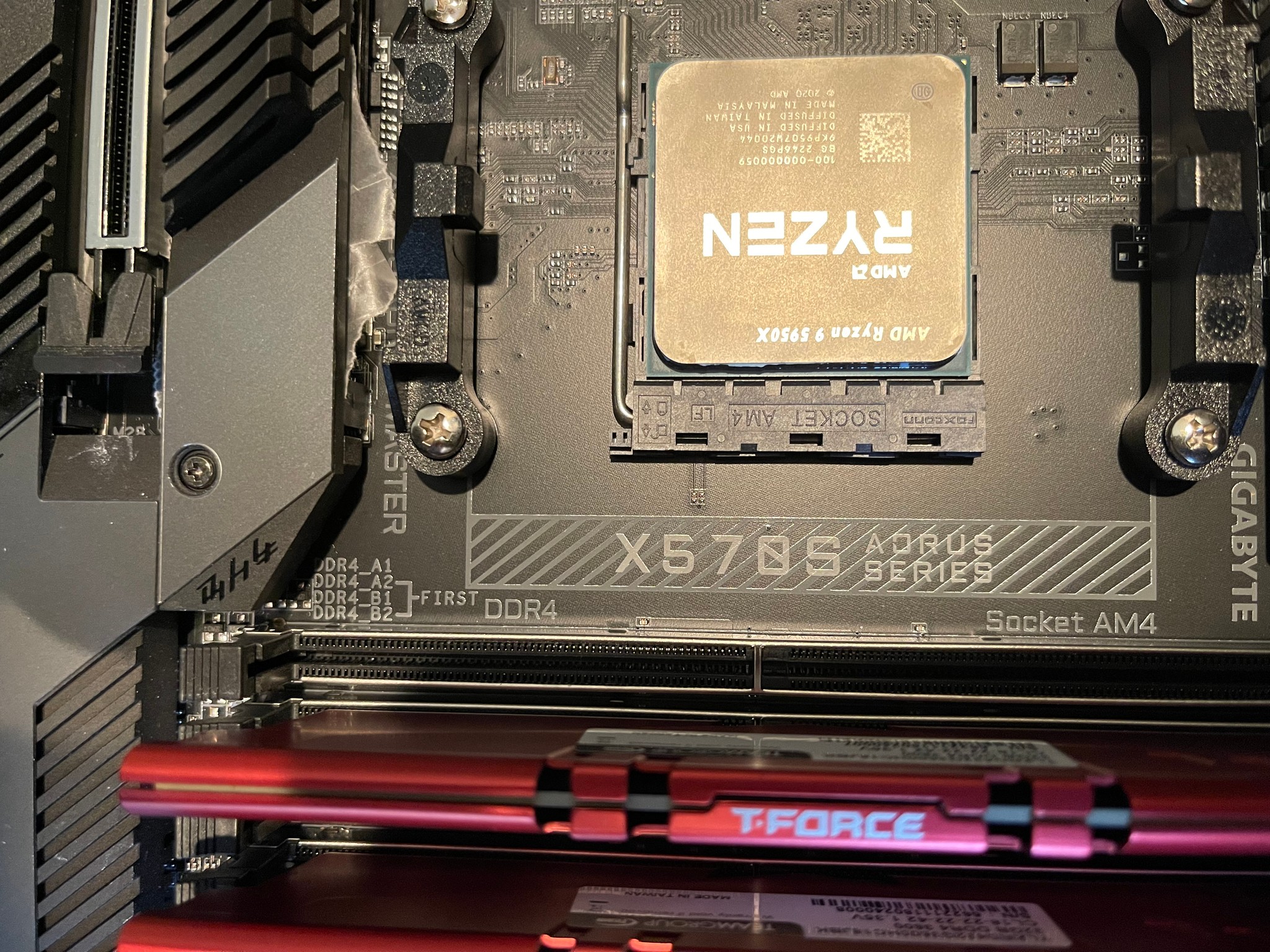 Gigabyte Aorus Master X570S / Ryzen 9 5950X / Team Group T-Force Vulcan Z 64gb (2-32gb) DDR4 3600