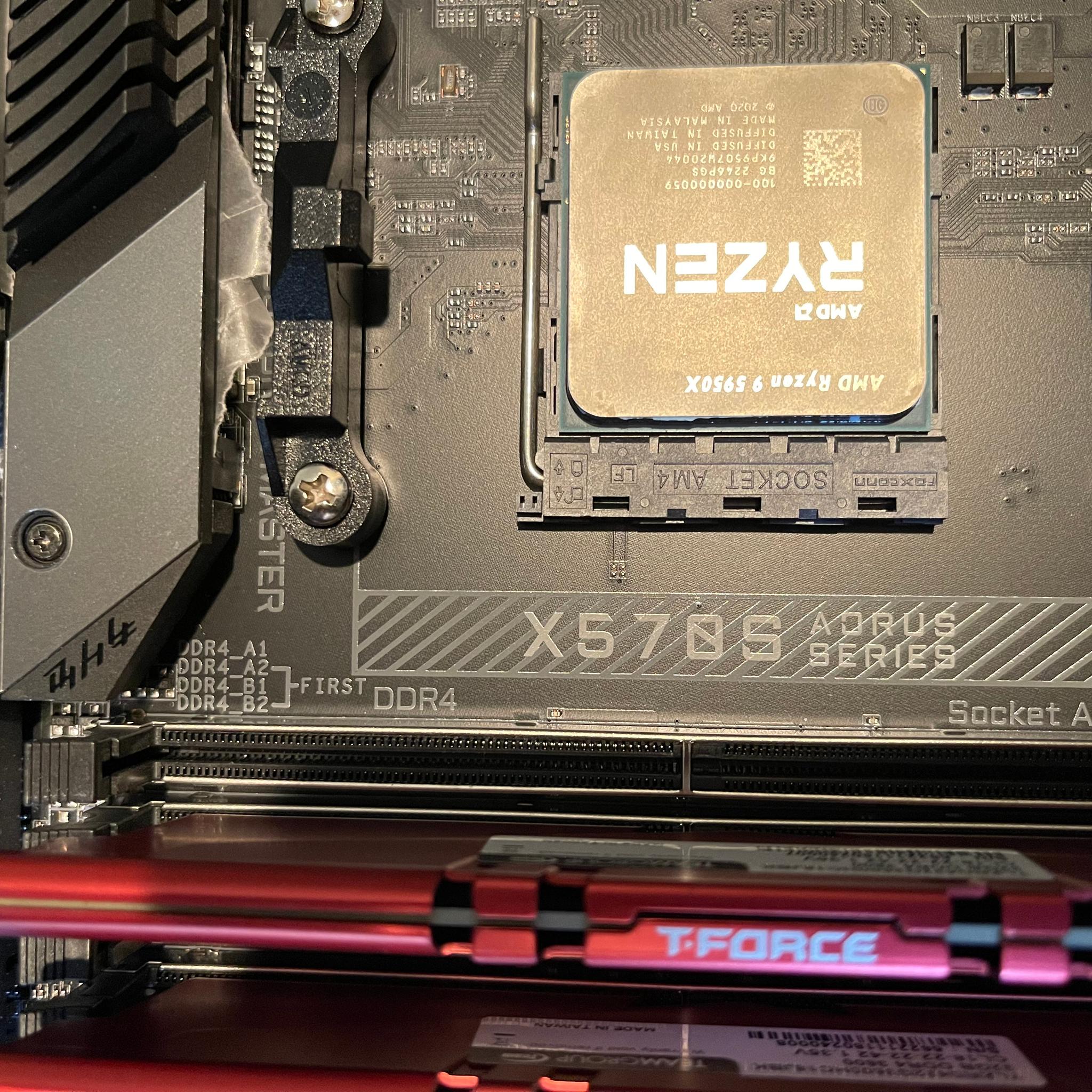 Gigabyte Aorus Master X570S / Ryzen 9 5950X / Team Group T-Force Vulcan Z 64gb (2-32gb) DDR4 3600