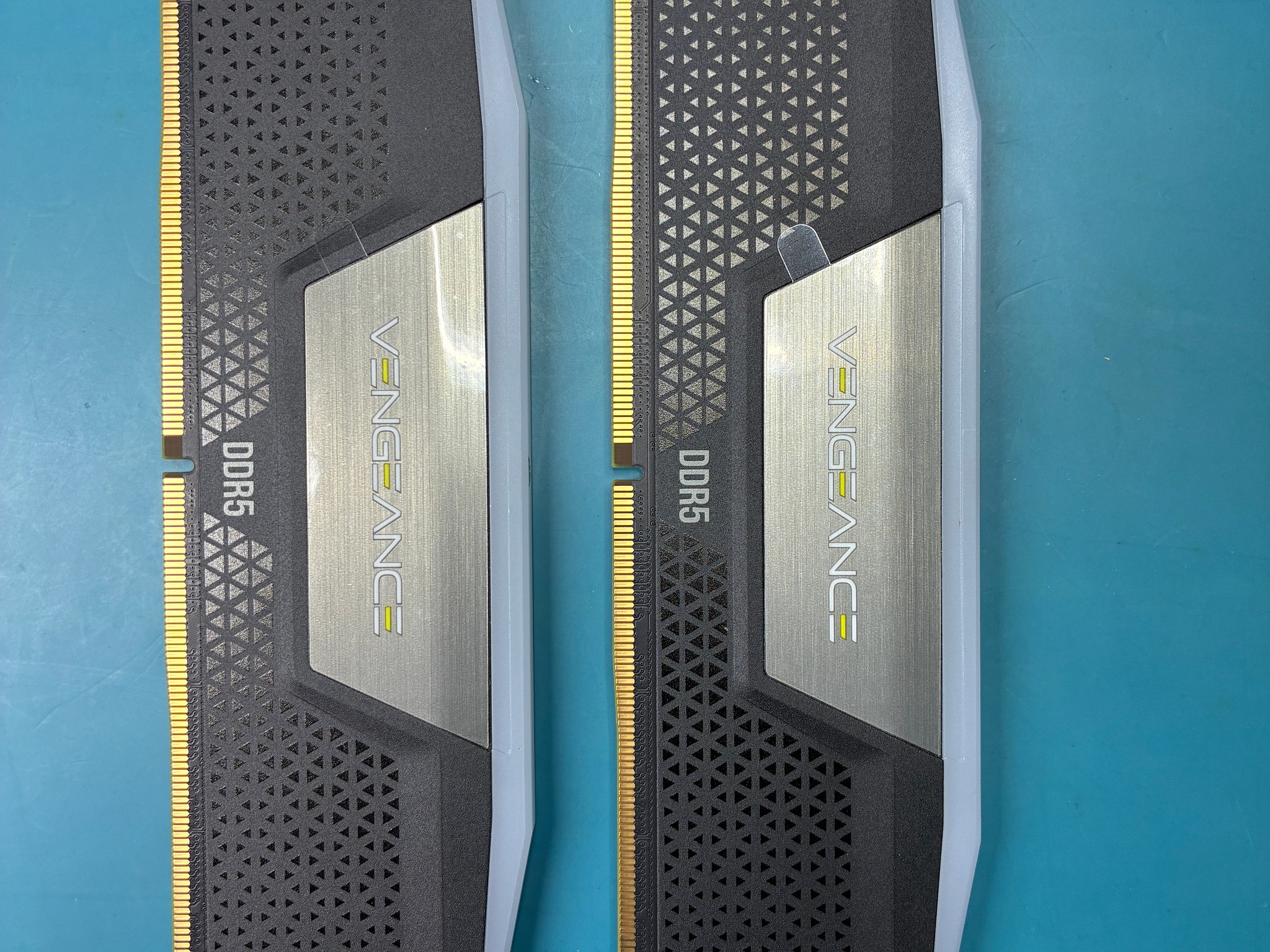Corsair Vengeance RGB DDR5 RAM 32GB kit (Memory)