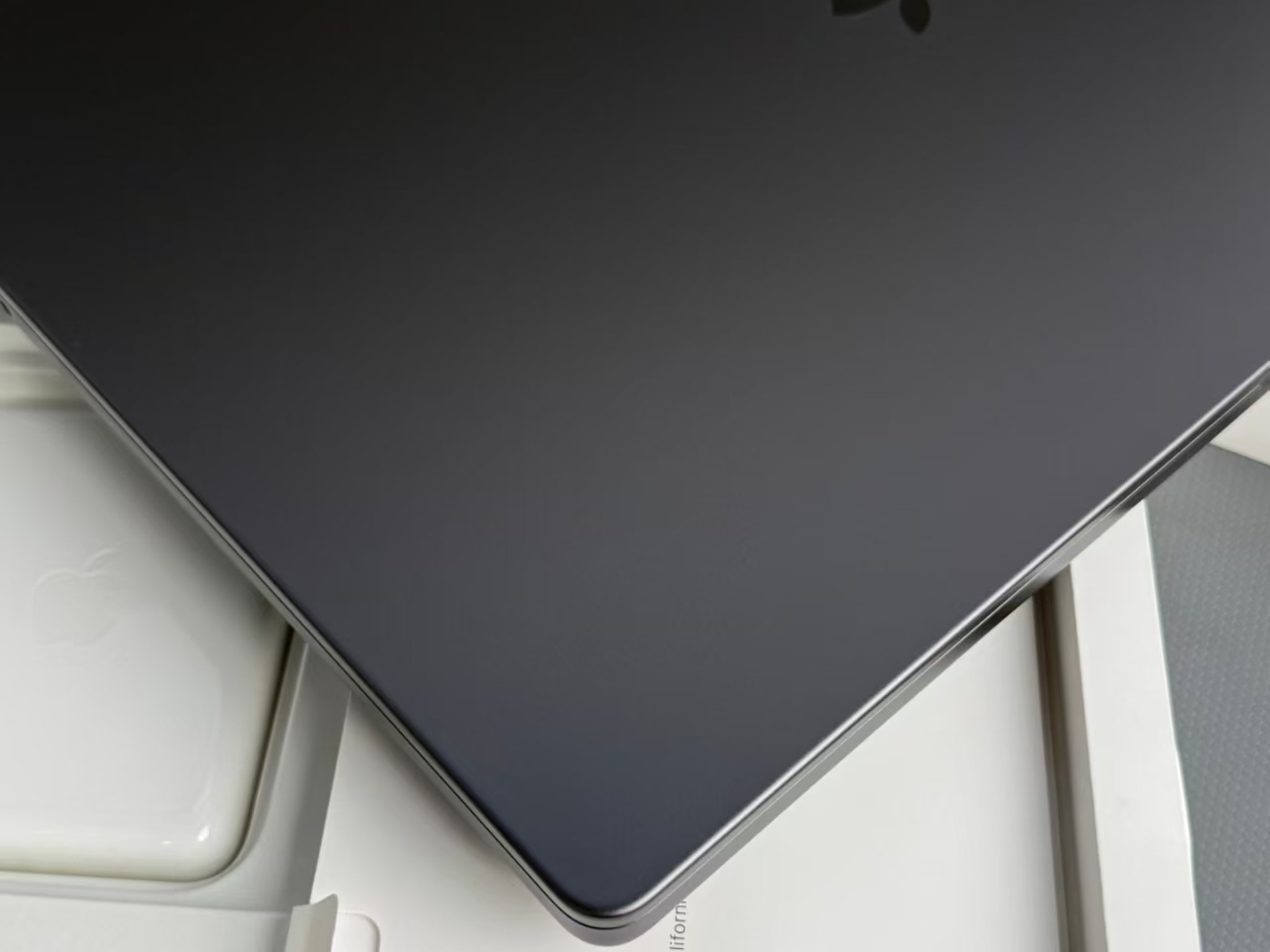 Apple MacBook Pro 16-inch M5 Max 48GB 2TB SSD Space Black – Nano-Texture