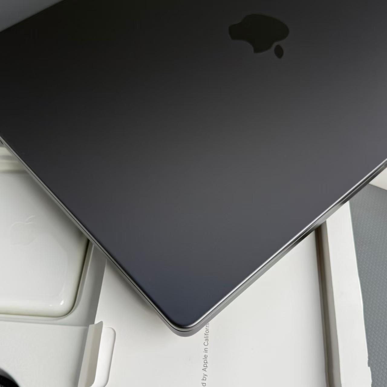 Apple MacBook Pro 16-inch M5 Max 48GB 2TB SSD Space Black – Nano-Texture