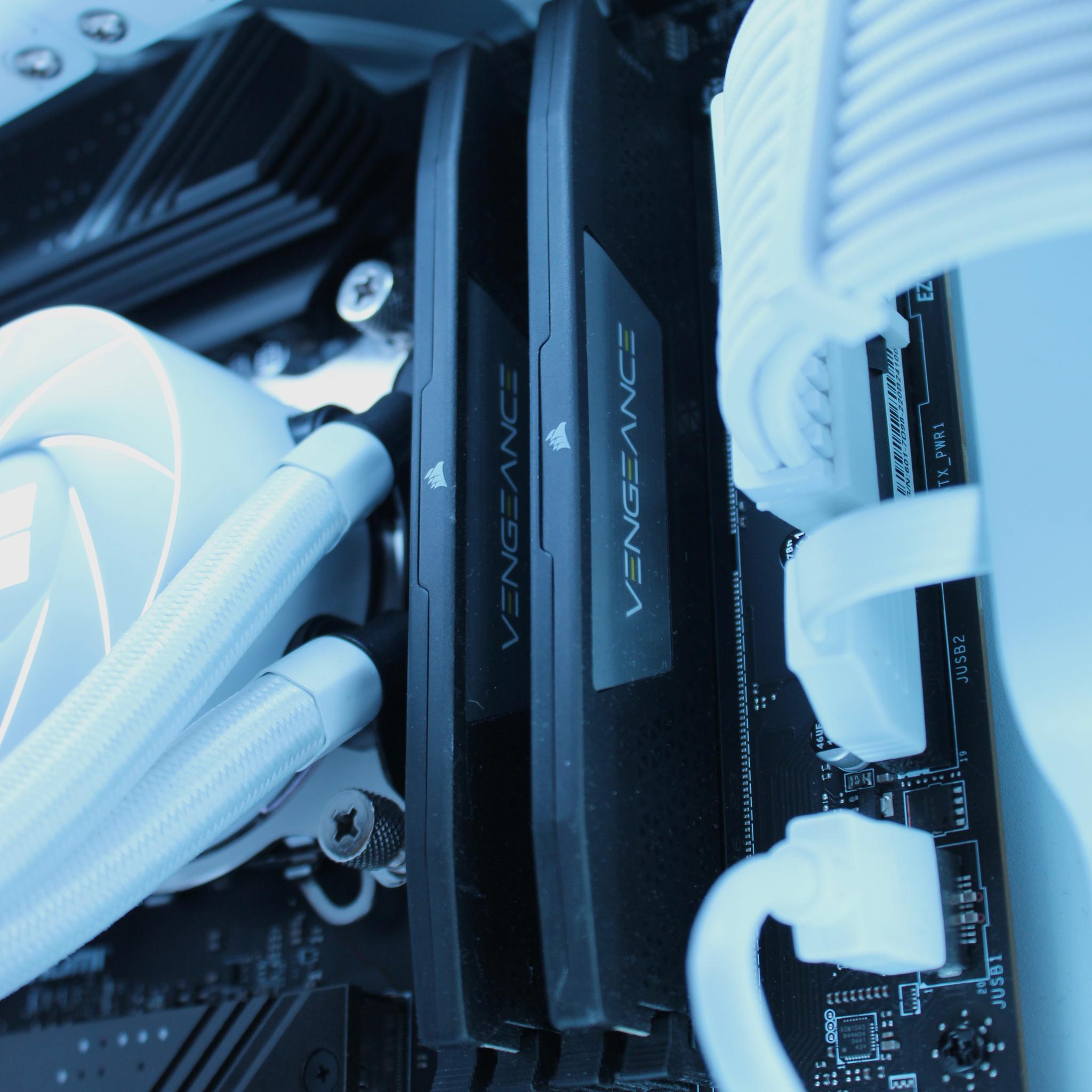 WHITE CUSTOM GAMING PC | RTX 5060 🎮 | 32GB RAM DDR5 ⚡️| Intel Core i5-12400F 🧠 |