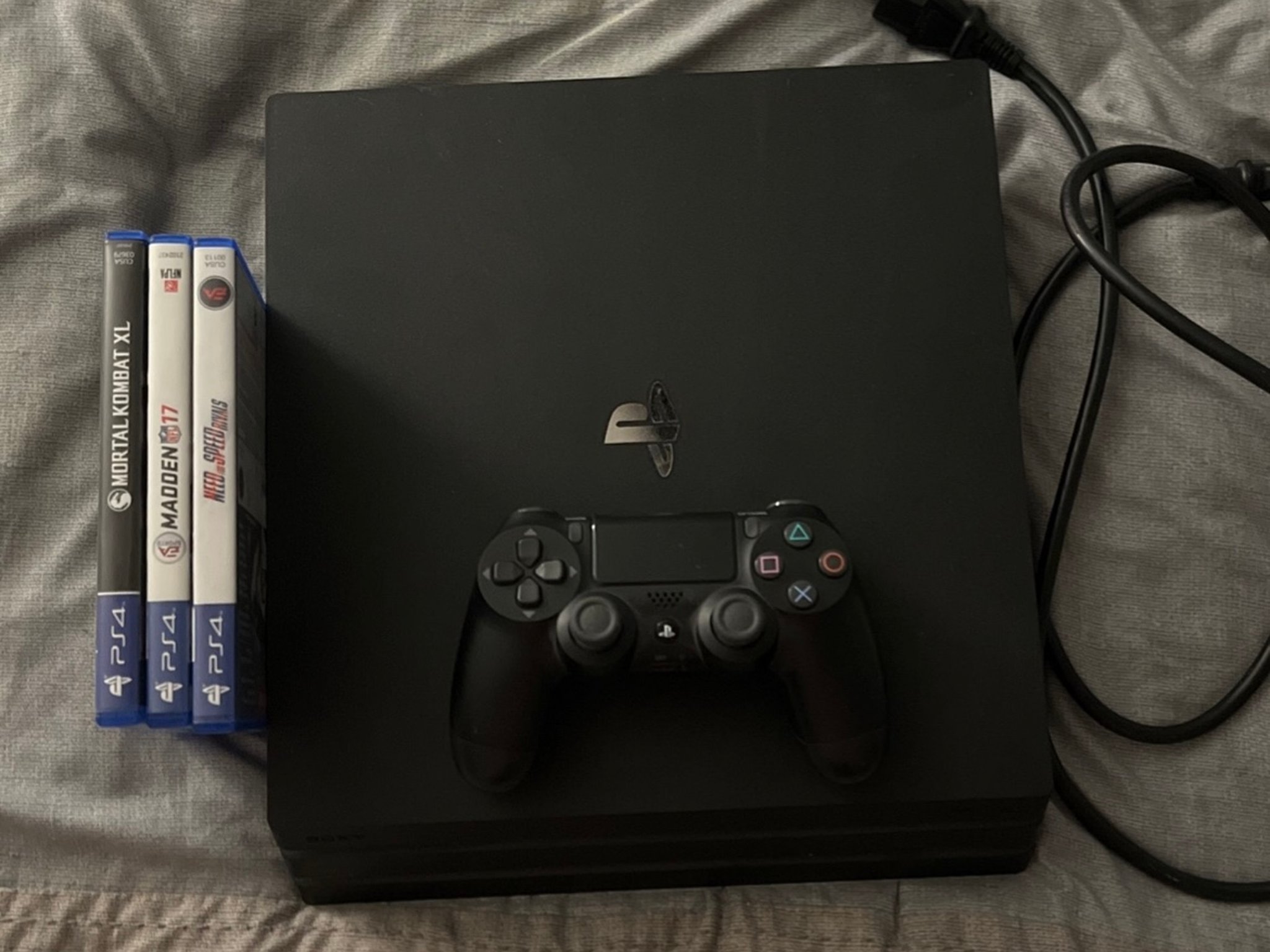 PS4 Pro 1 TB Black (Triple Decker Version)