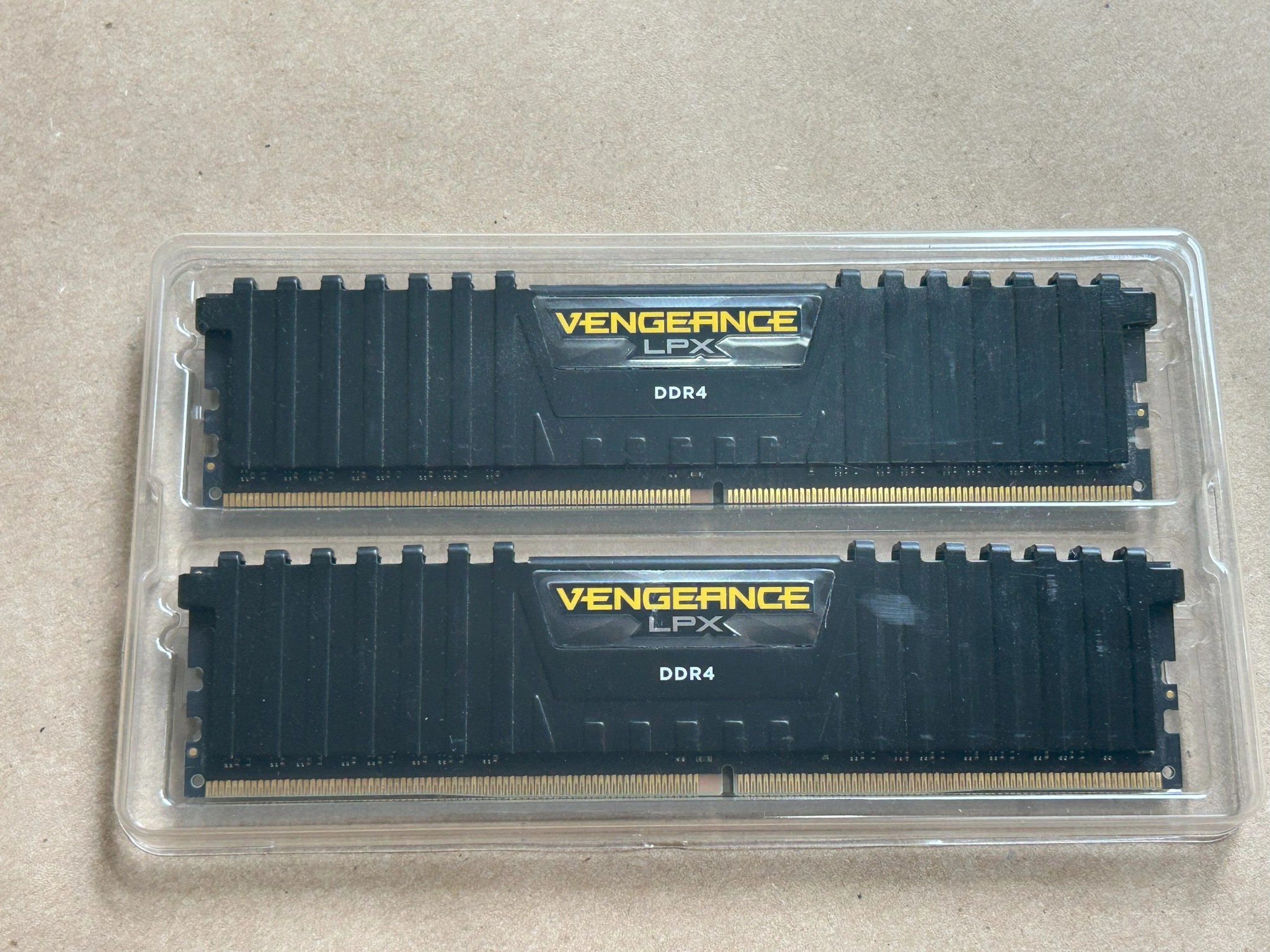 Corsair Vengeance LPX 16 GB (2 x 8 GB) DDR4-3000 CL15 Memory