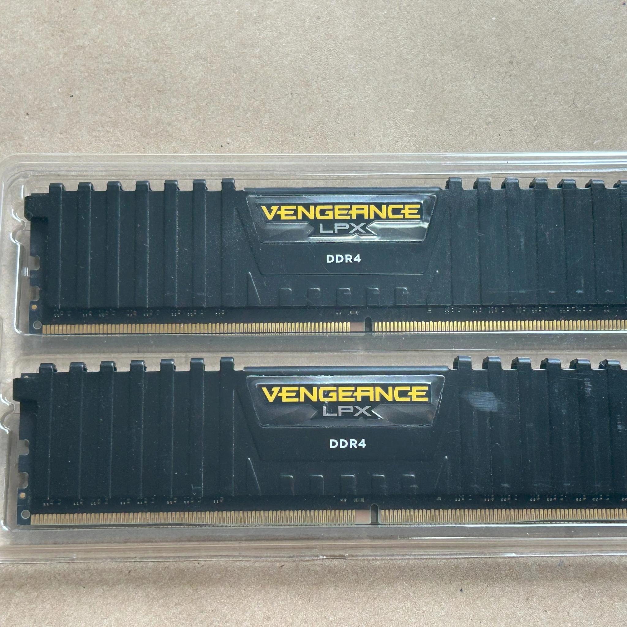 Corsair Vengeance LPX 16 GB (2 x 8 GB) DDR4-3000 CL15 Memory