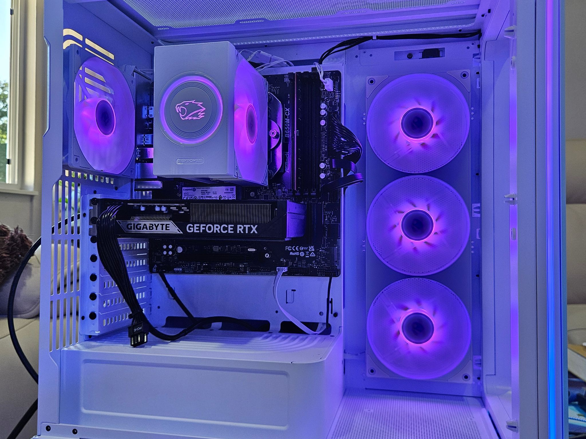 RTX 5060 Ti Gaming PC • Ryzen 5 8400F • 1TB M.2 • 16GB DDR5 • IBuyPowerPc • B650M • White
