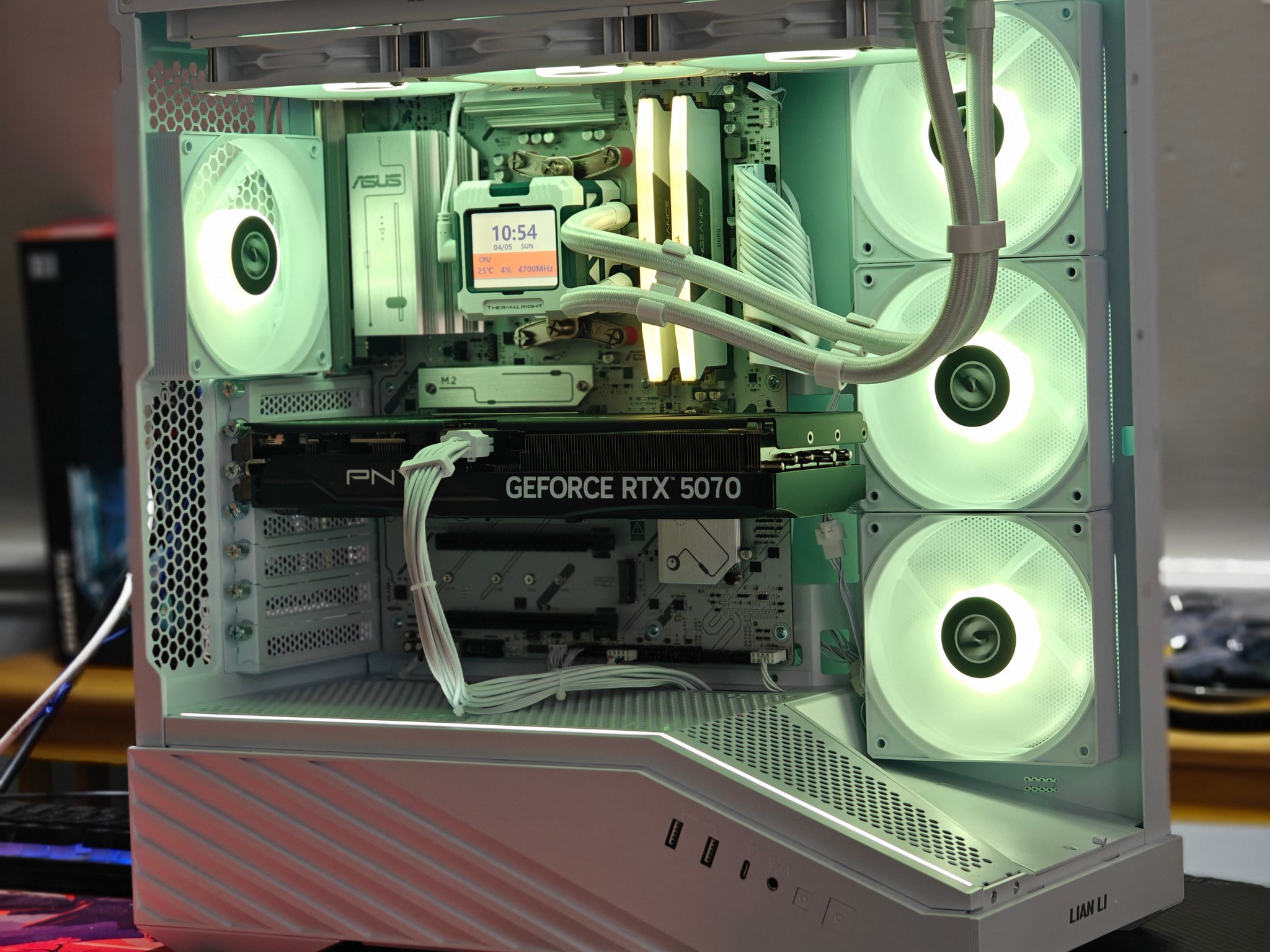 RYZEN 7 7800X3D CPU|PNY 5070 12 GB DDR7 GPU|KLEVV 4 TB M.2 SSD |32 GB DDR5 6000|Windows 11 Pro Activ