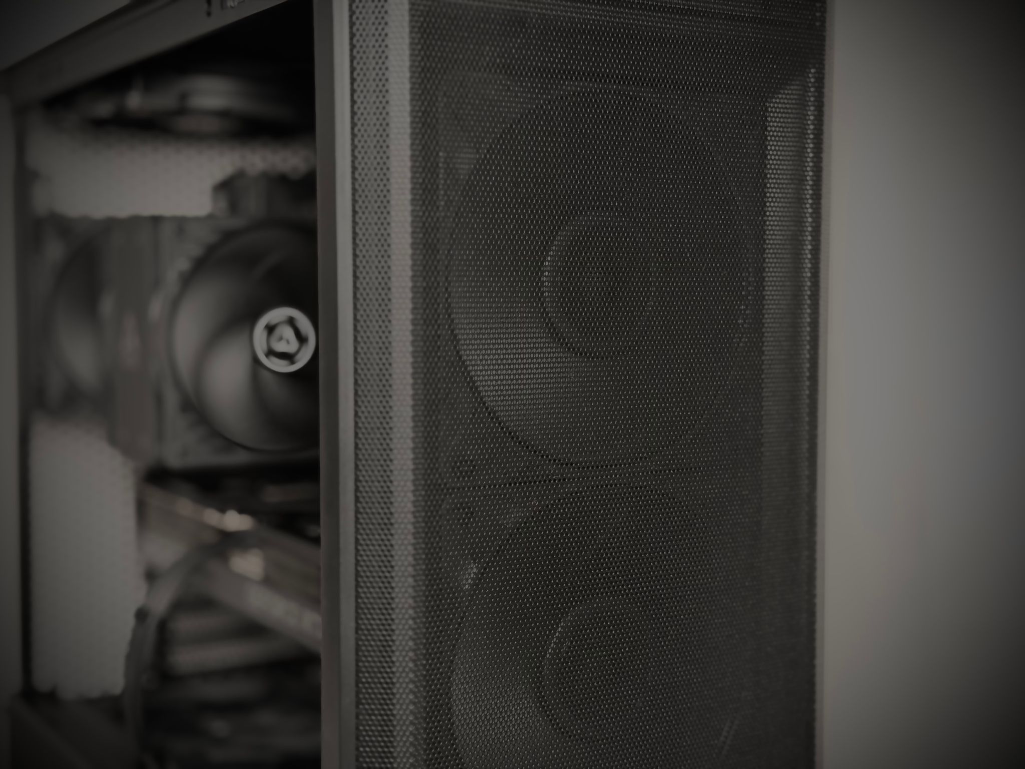 Stealth Pro — RTX 5080 | Ryzen 7800X3D | 32GB DDR5 | Quiet High-End Gaming PC (2TB)