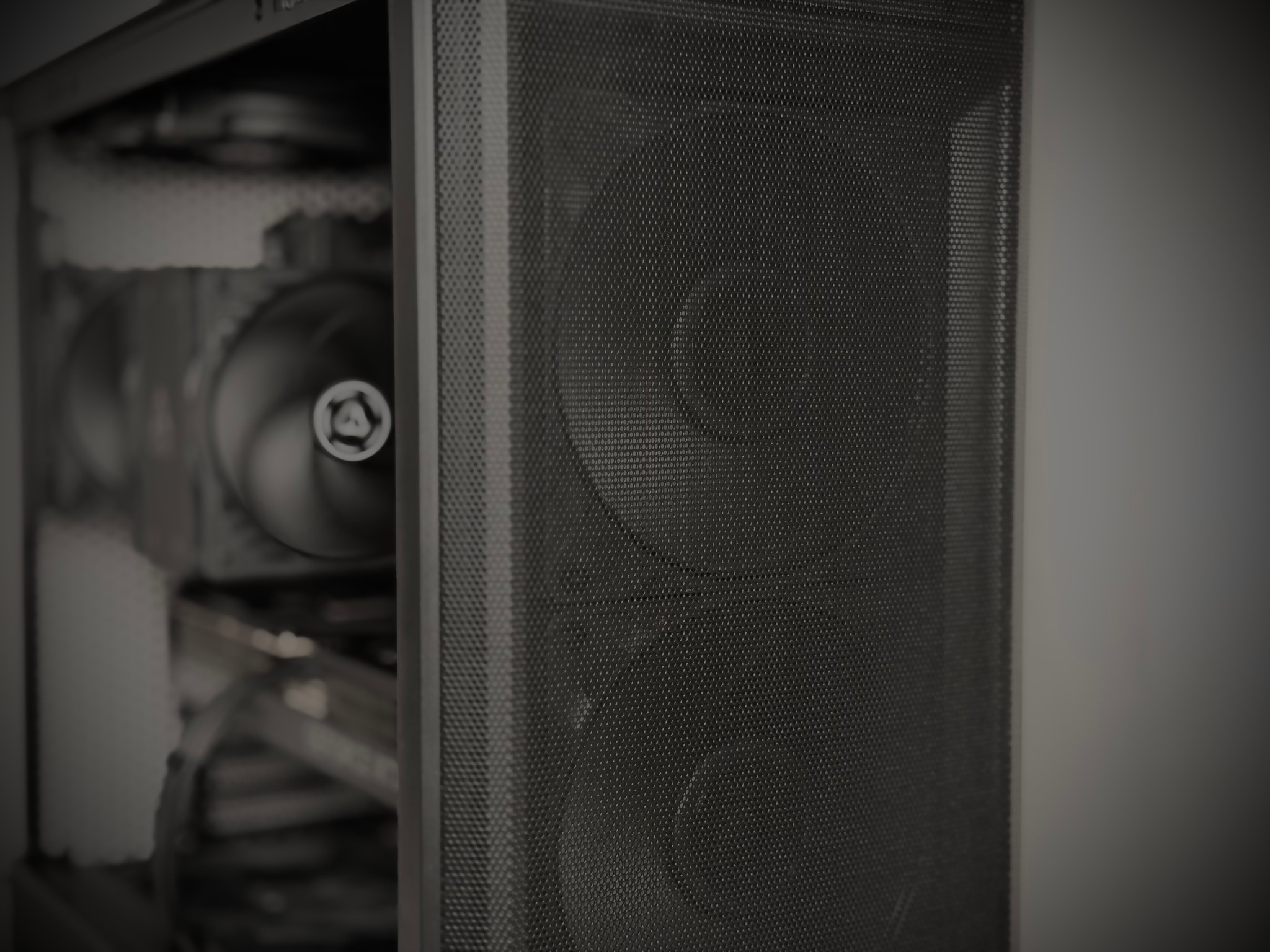 Stealth Pro — RTX 5080 | Ryzen 7800X3D | 32GB DDR5 | Quiet High-End Gaming PC (2TB)