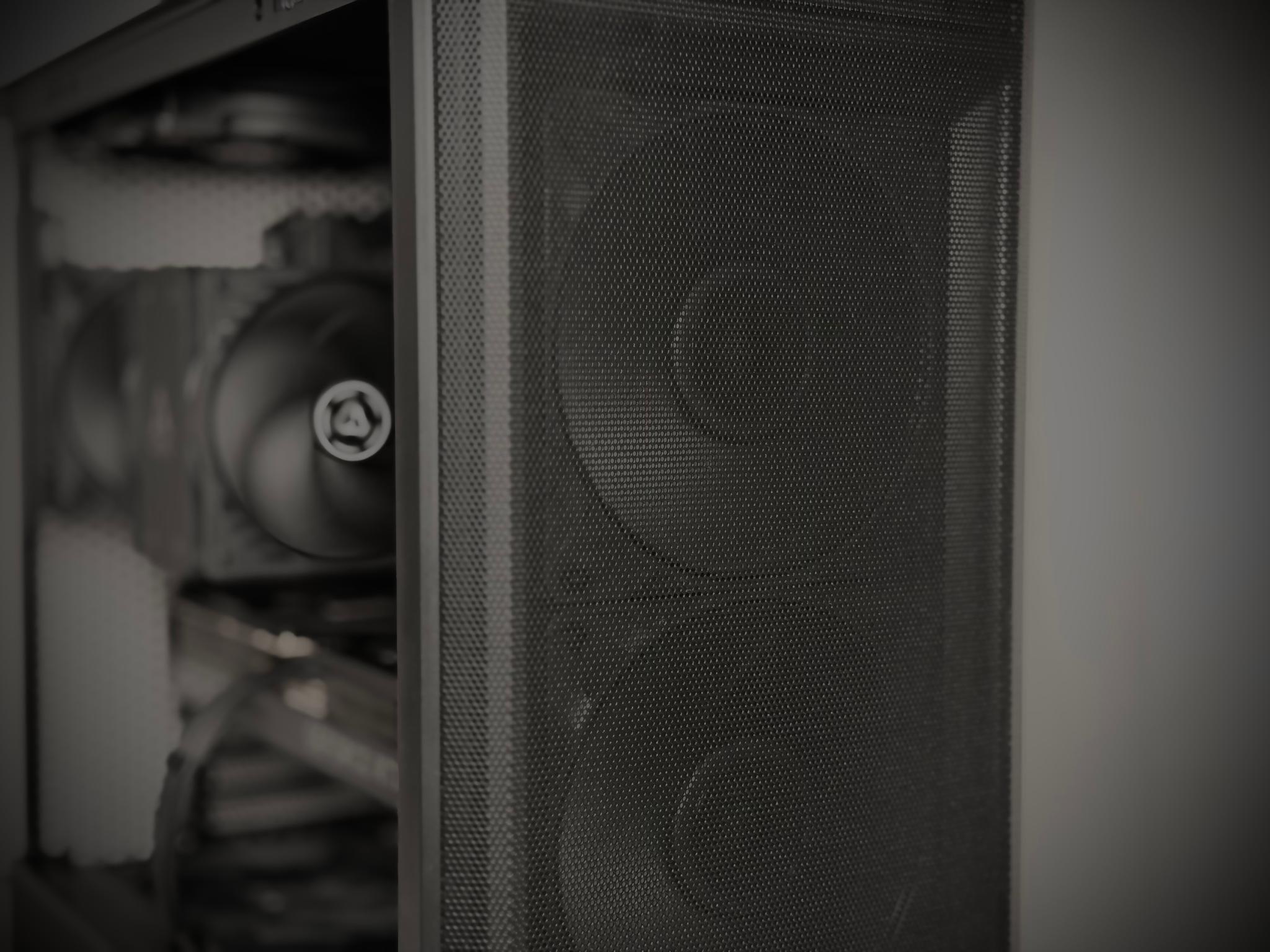 Stealth Pro — RTX 5080 | Ryzen 7800X3D | 32GB DDR5 | Quiet High-End Gaming PC (2TB)