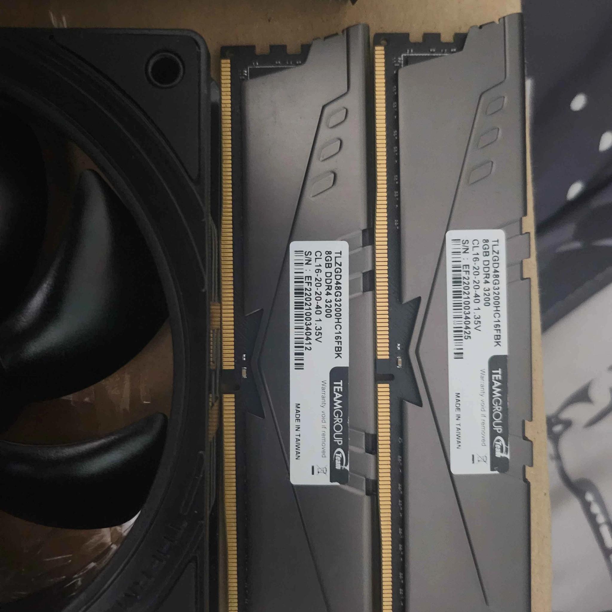 Z690 ASRock PG Riptide D4 with CPU Cooler and Ram