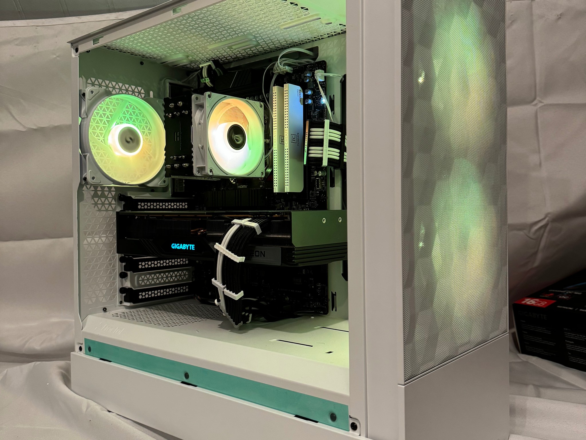 "The Golden Standard" Ryzen 5 7500f, Rx 7800xt, 32gb, WiFi gaming pc