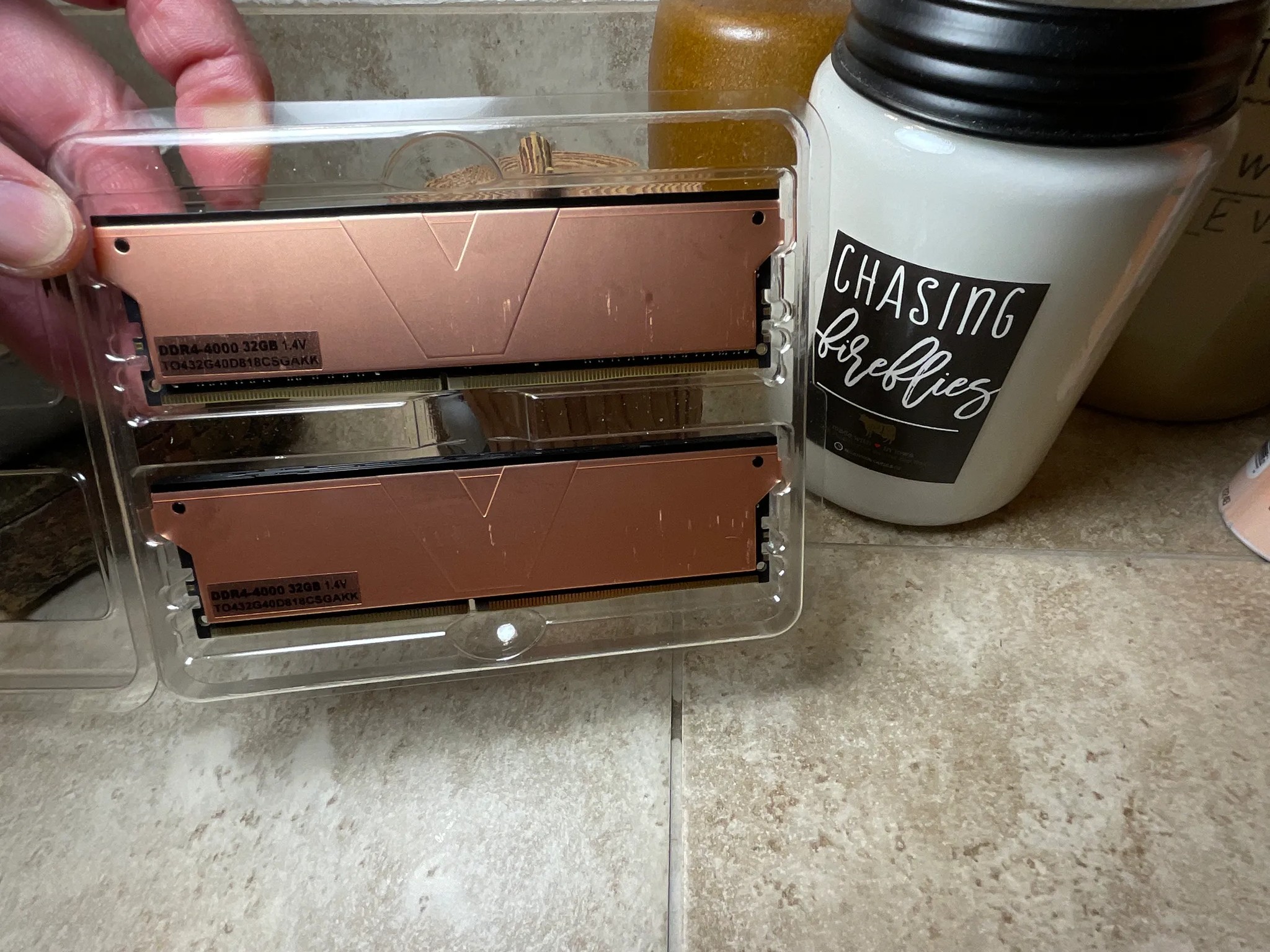 V-Color Skywalker Plus DDR4-4000 64GB (2 x 32) CL18-22-22-42 1.4V