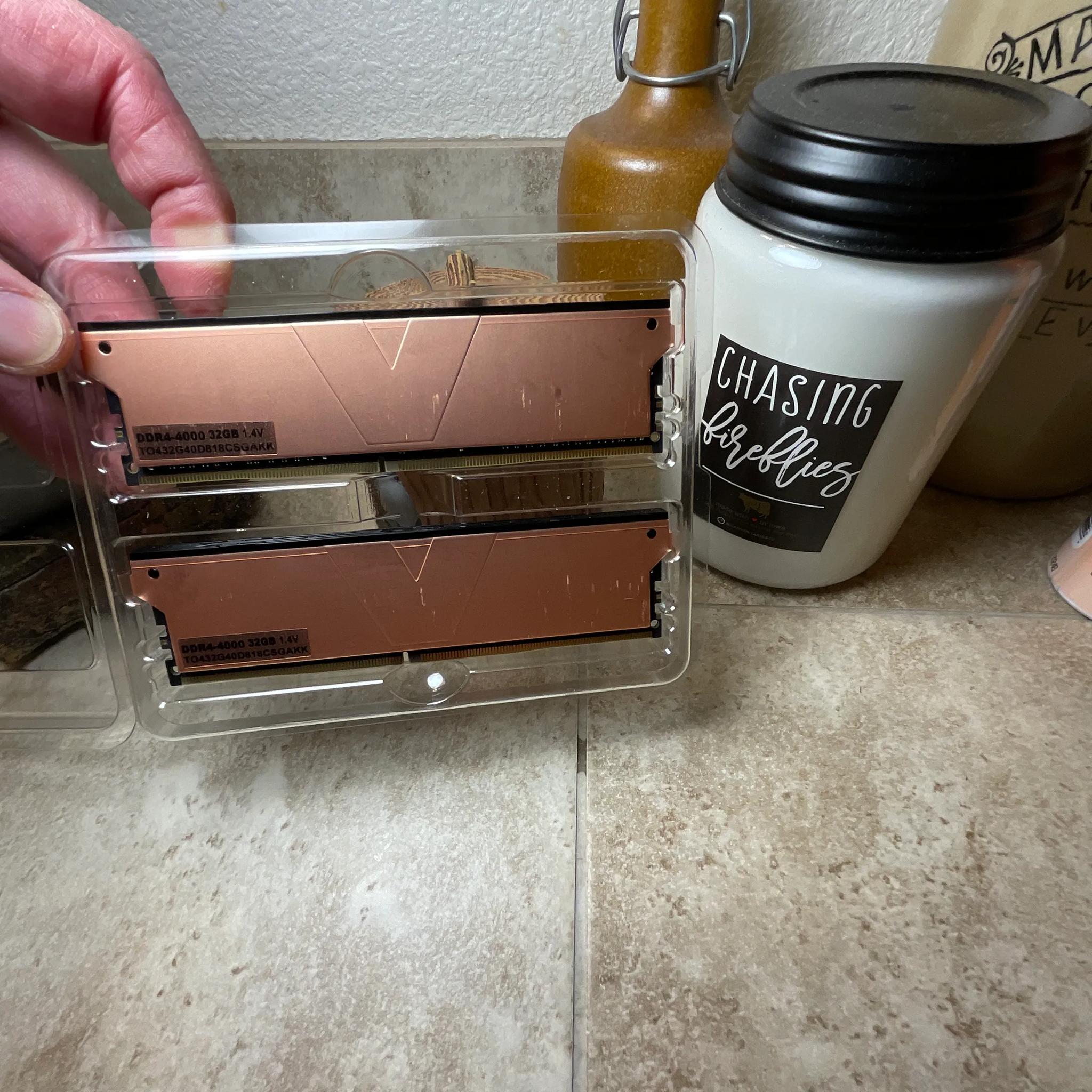 V-Color Skywalker Plus DDR4-4000 64GB (2 x 32) CL18-22-22-42 1.4V