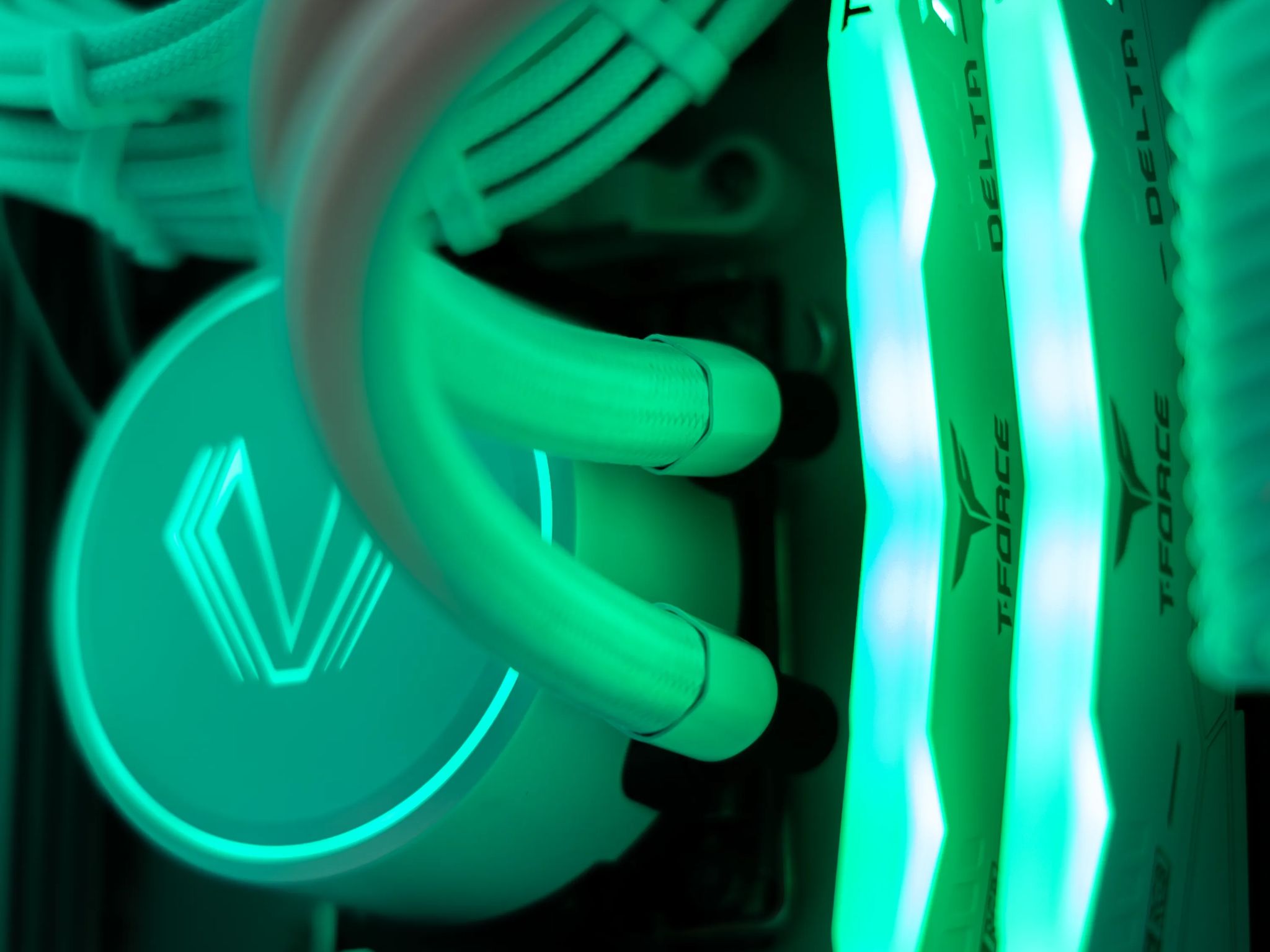 👁️ Gorgon 👁️ RX 9070XT / AMD R7 9700X / 2TB NVME / 32GB DDR5 RAM / 360 AIO / Windows 11 Pro