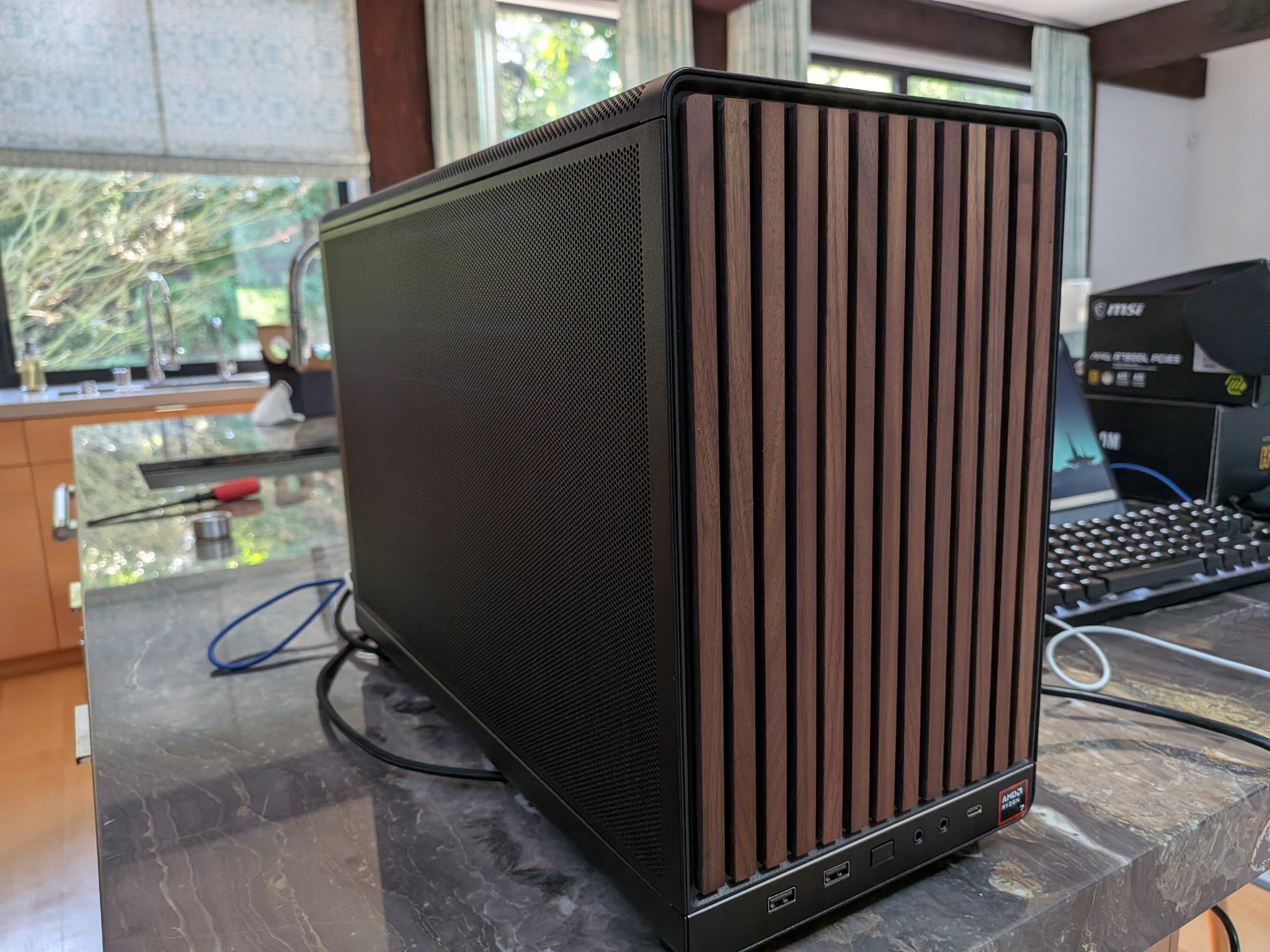 4K Stargate - RTX 5070 Ti, Ryzen 7 9800X3D, 32 GB DDR5, 2 TB Gen 4 NVME, RGB, Liquid Cooled