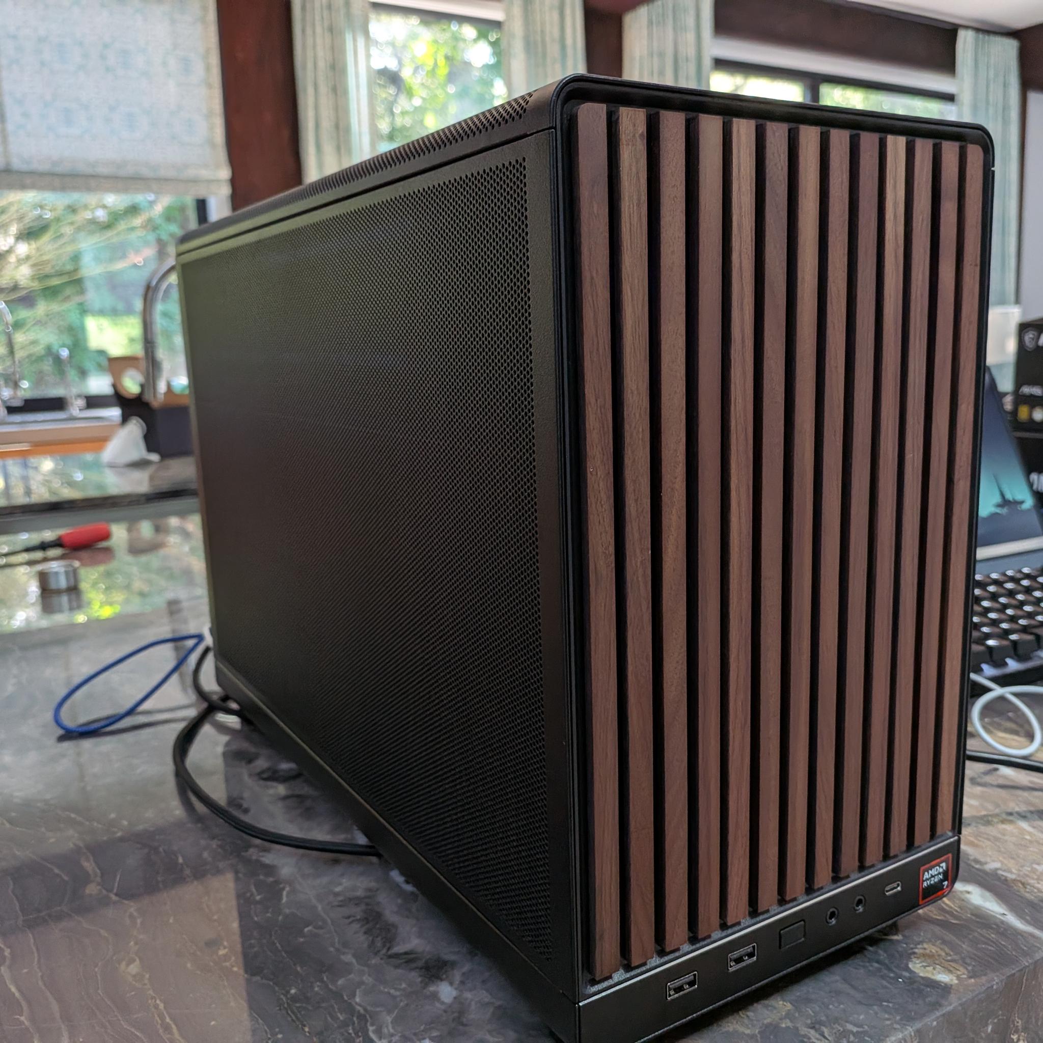 4K Stargate - RTX 5070 Ti, Ryzen 7 9800X3D, 32 GB DDR5, 2 TB Gen 4 NVME, RGB, Liquid Cooled