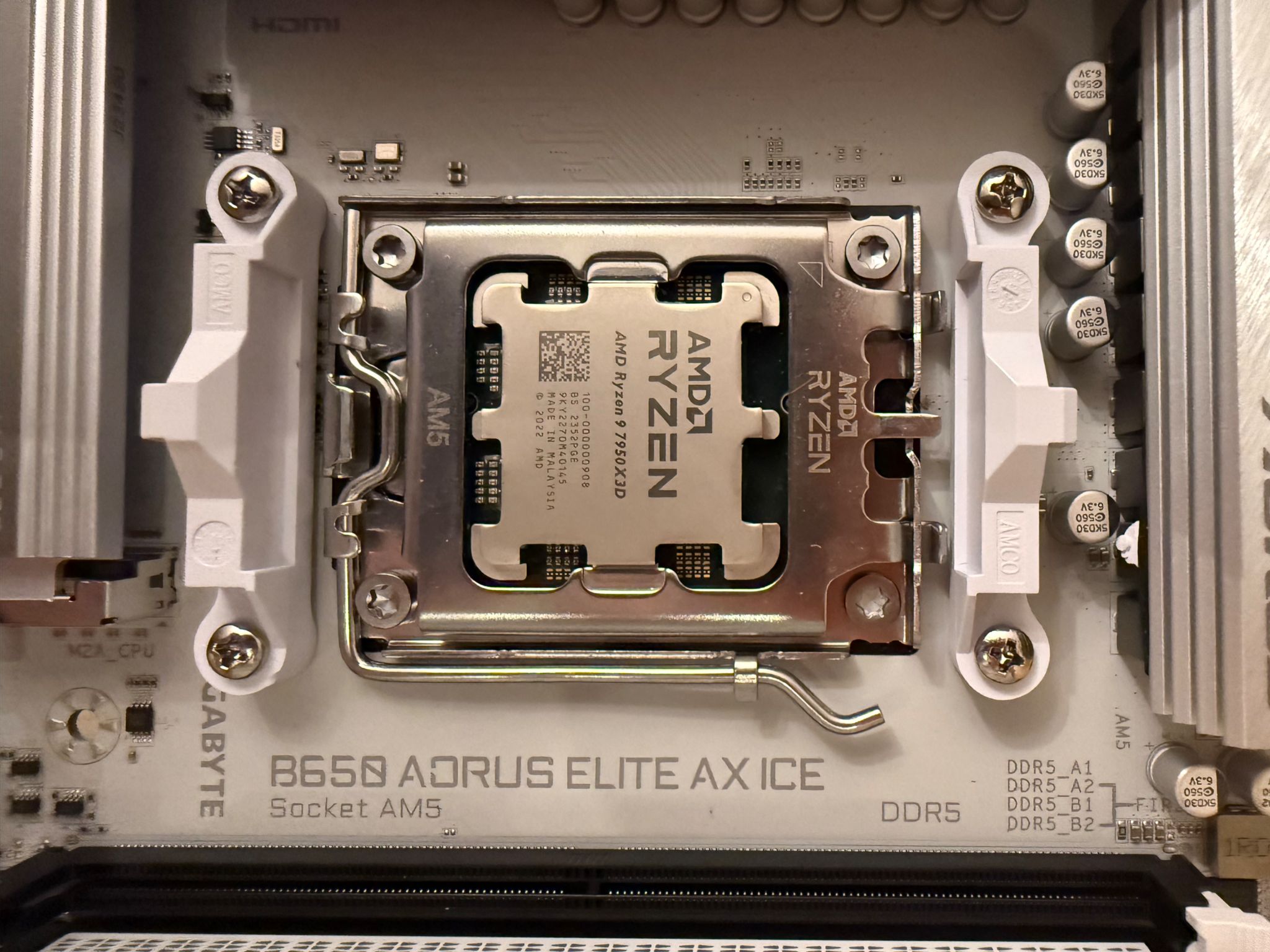 ⚪️❄️| Ryzen 9 7950x3d, 32gb DDR5, AM5 Gigabyte B650 Elite Ice AX Bundle! Fully tested, like new