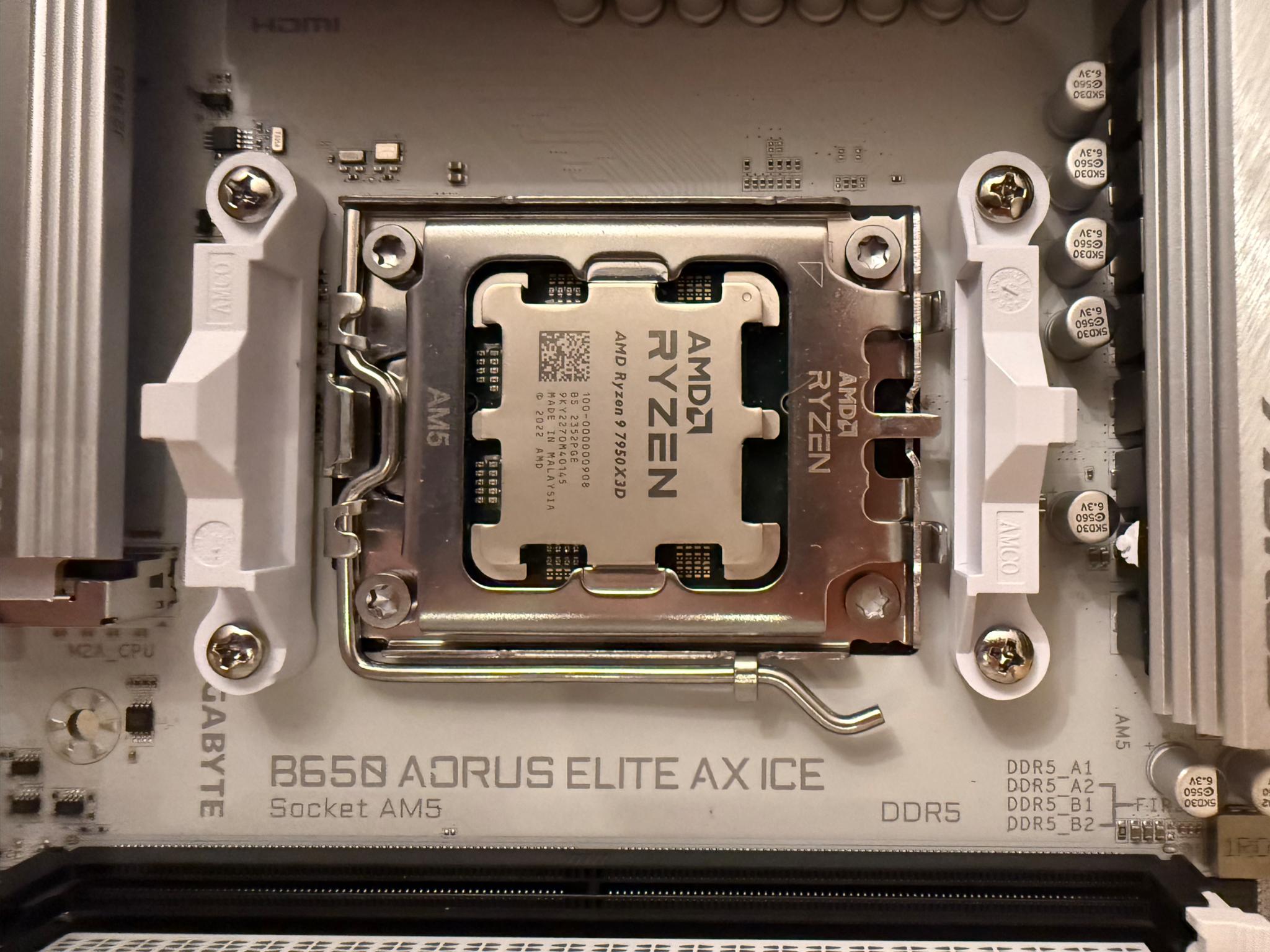 ⚪️❄️| Ryzen 9 7950x3d, 32gb DDR5, AM5 Gigabyte B650 Elite Ice AX Bundle! Fully tested, like new