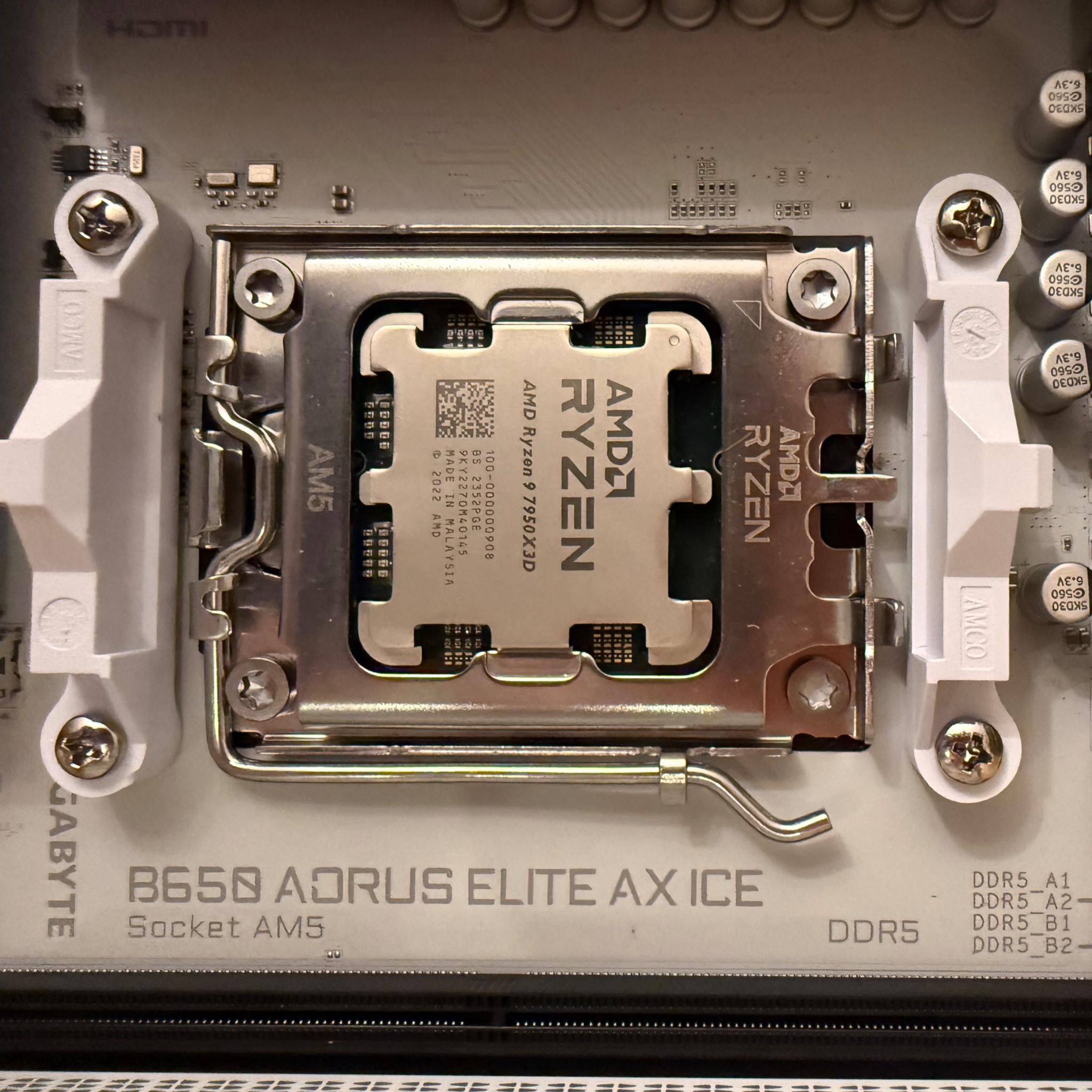 ⚪️❄️| Ryzen 9 7950x3d, 32gb DDR5, AM5 Gigabyte B650 Elite Ice AX Bundle! Fully tested, like new