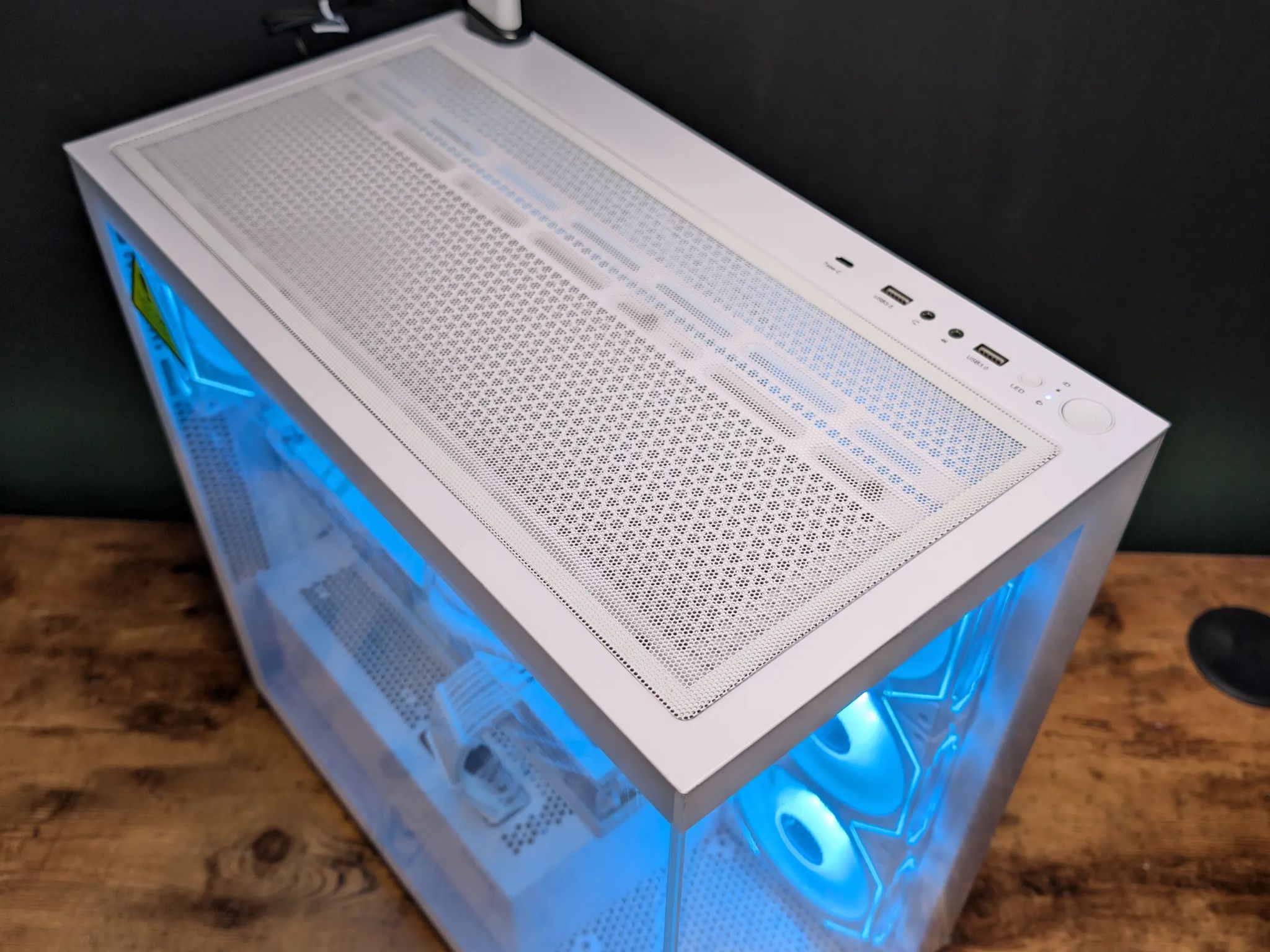 RX 7900XT 20GB // Ryzen 7800x3D // 32GB DDR5 // 2TB Gen4 NVMe // WiFi