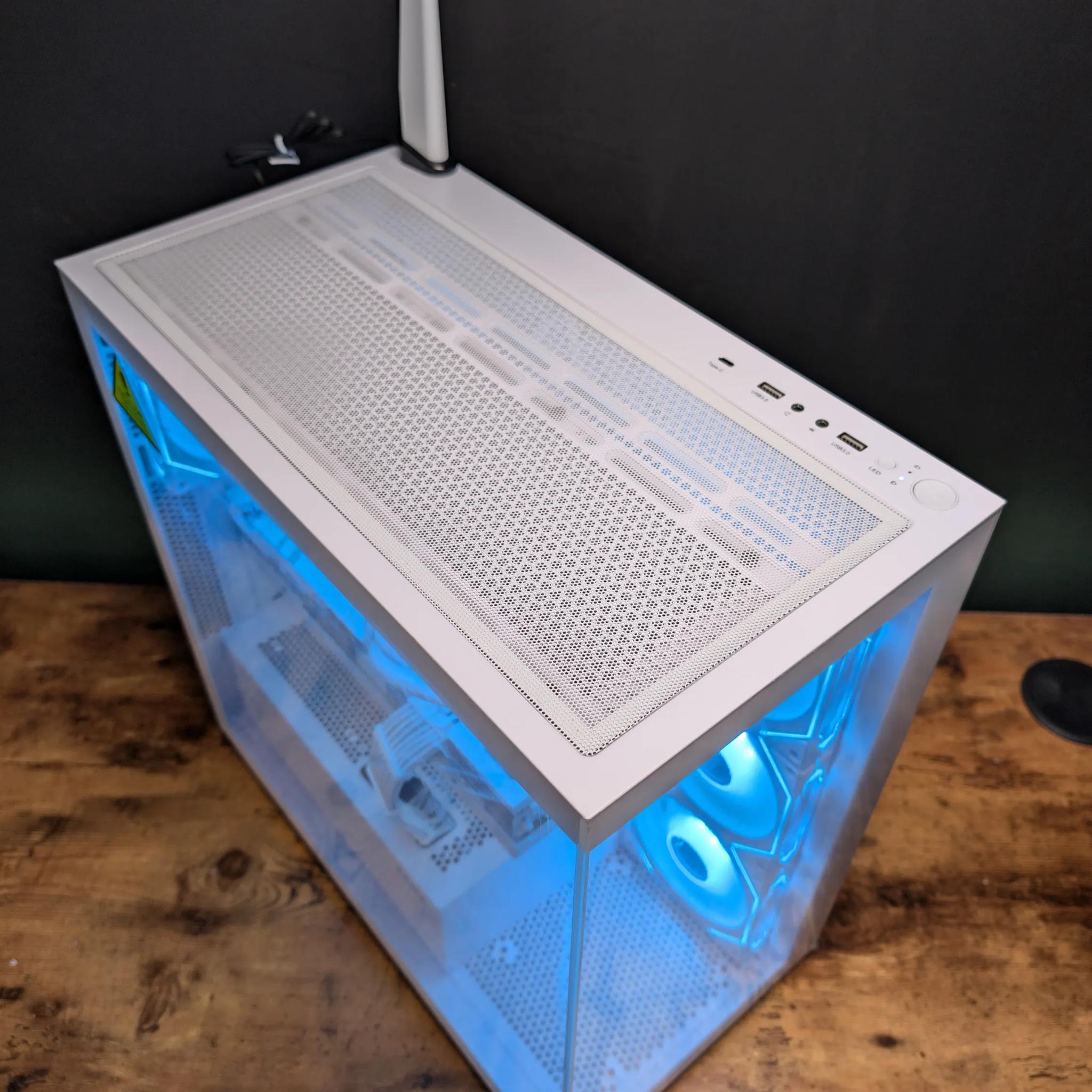 RX 7900XT 20GB // Ryzen 7800x3D // 32GB DDR5 // 2TB Gen4 NVMe // WiFi