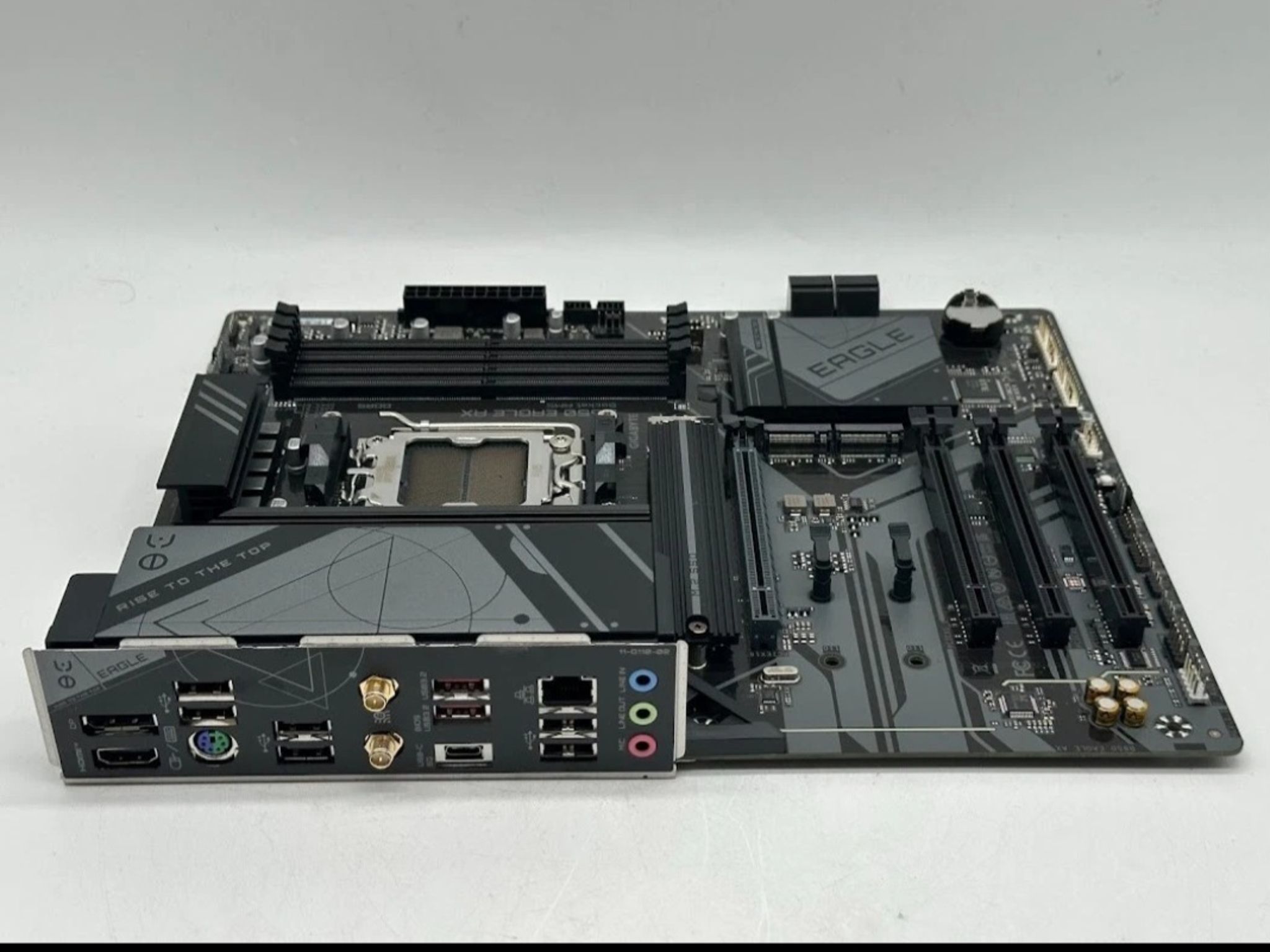 Verticle Mounted GPU.. Brand New Build..Custom AMD AM5