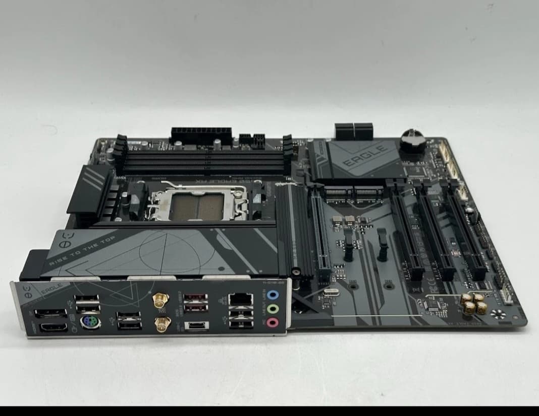 Verticle Mounted GPU.. Brand New Build..Custom AMD AM5