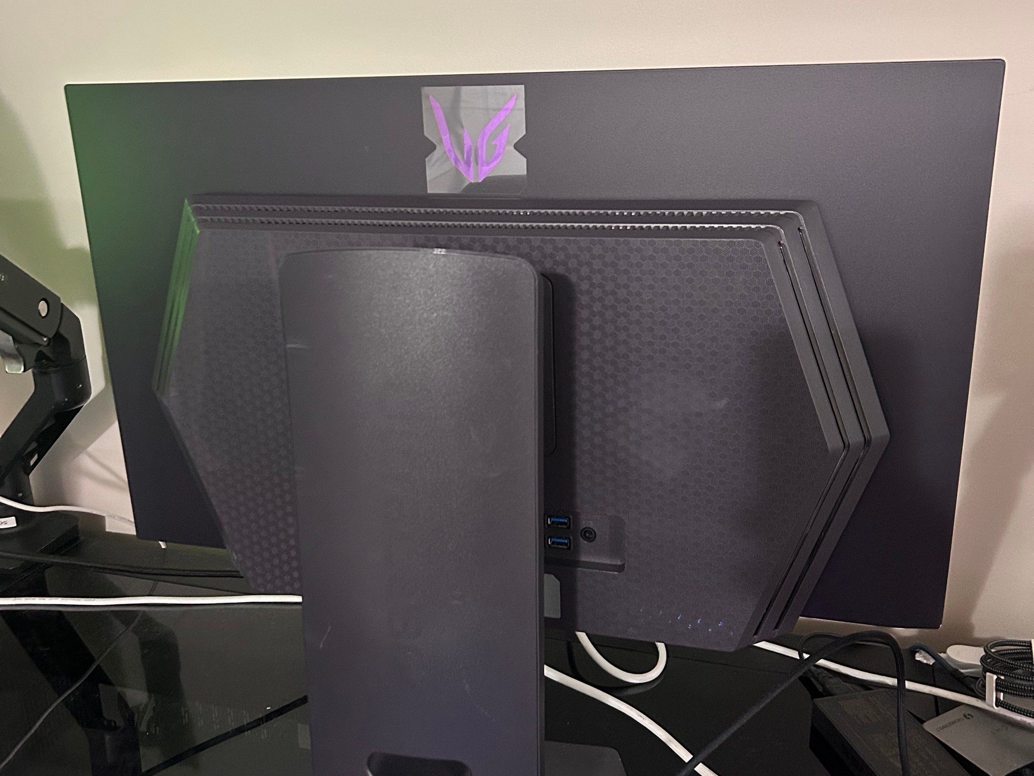 LG UltraGear 27" OLED (240hz) 2K (2560x1440) Gaming Monitor (27GX704A-B) (Only 9hrs Used!)