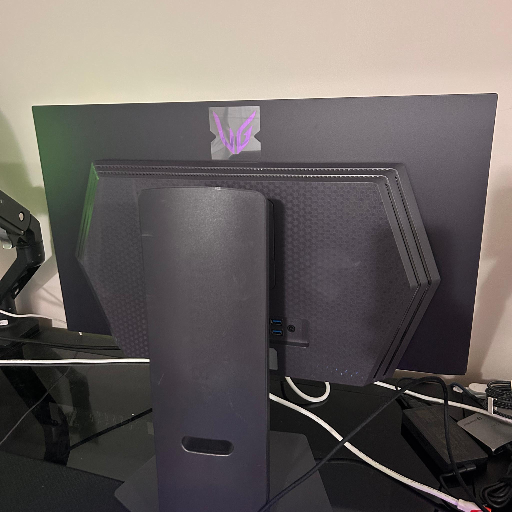 LG UltraGear 27" OLED (240hz) 2K (2560x1440) Gaming Monitor (27GX704A-B) (Only 9hrs Used!)
