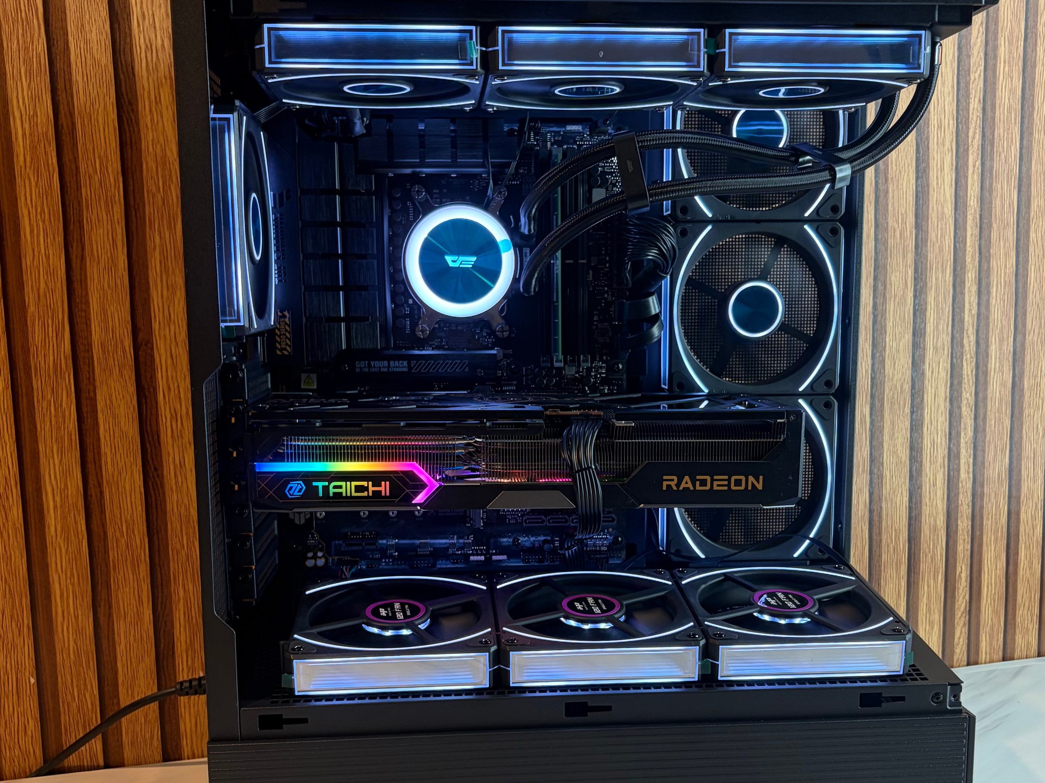 RX 9070 XT 16GB | RYZEN 7 7800X3D | 16GB DDR5 | 1TB SSD | 360MM AIO |  750W