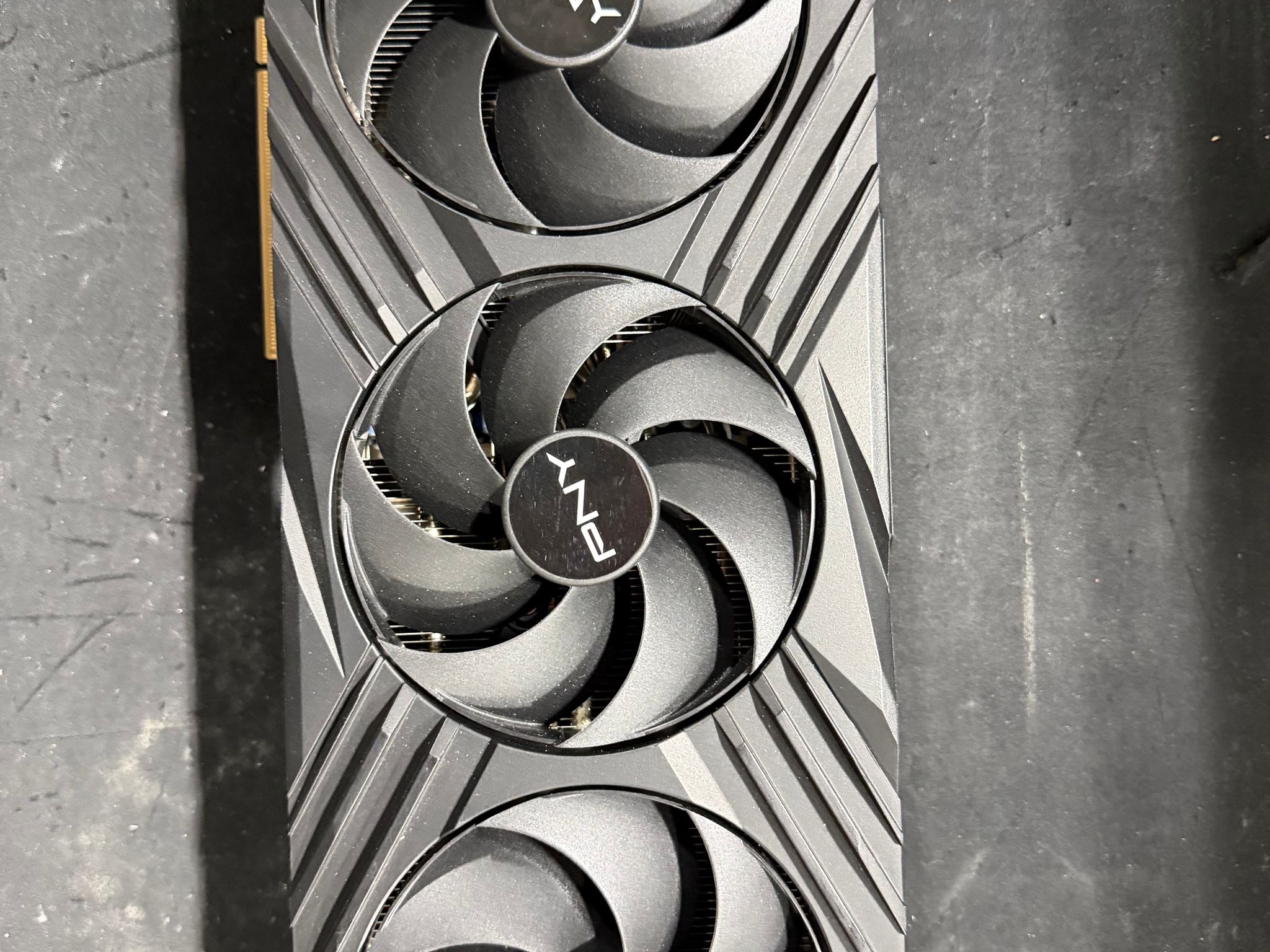 PNY VERTO GeForce RTX 4090 w/ cosmetic damage