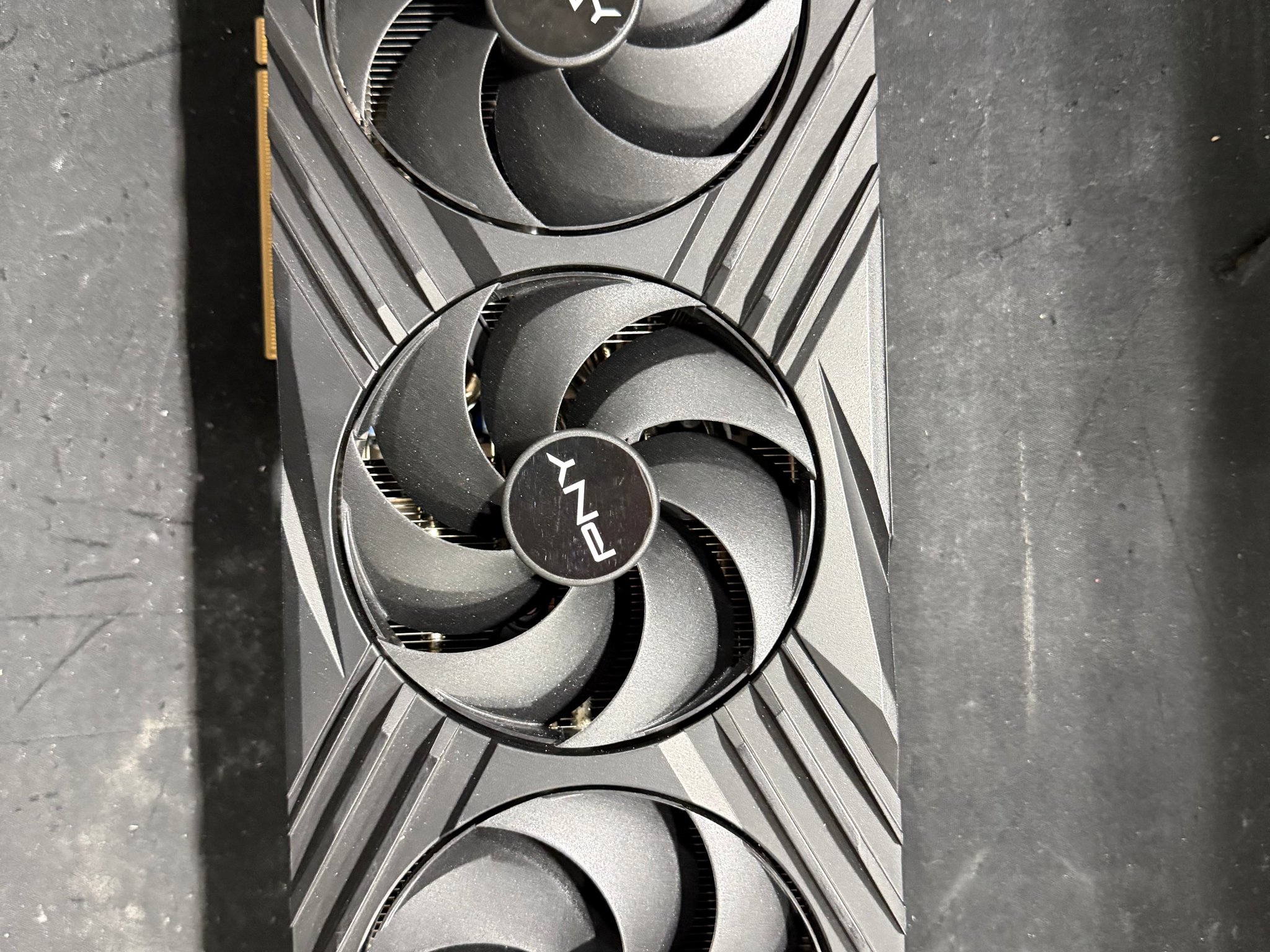PNY VERTO GeForce RTX 4090 w/ cosmetic damage