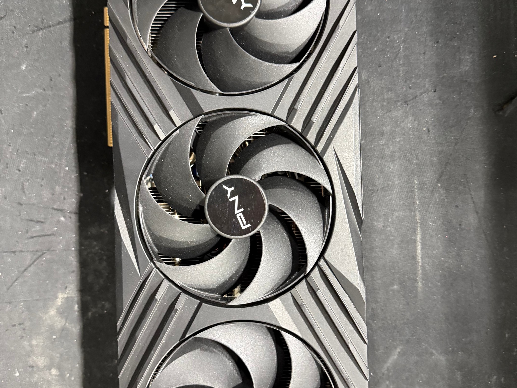 PNY VERTO GeForce RTX 4090 w/ cosmetic damage