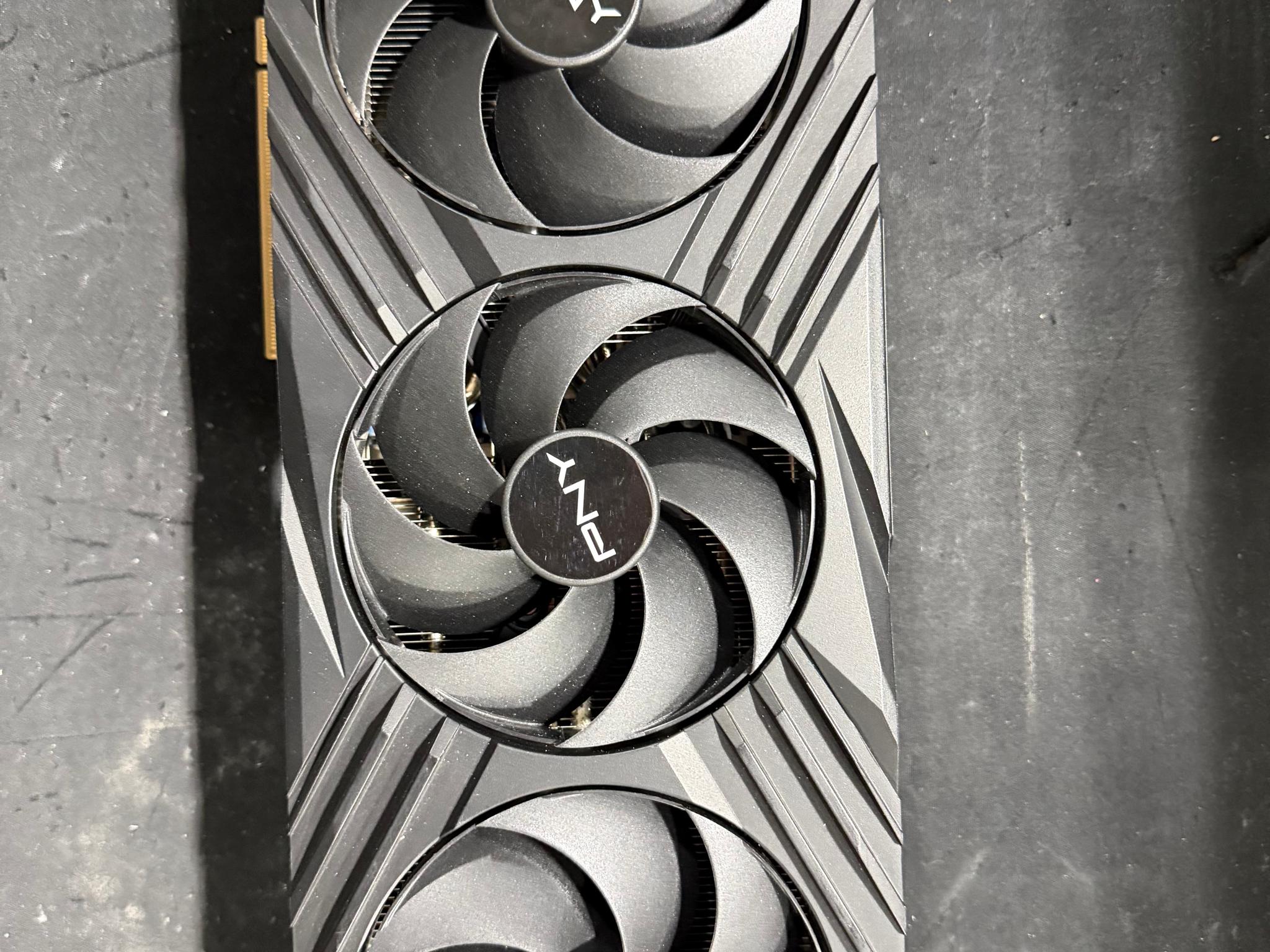 PNY VERTO GeForce RTX 4090 w/ cosmetic damage