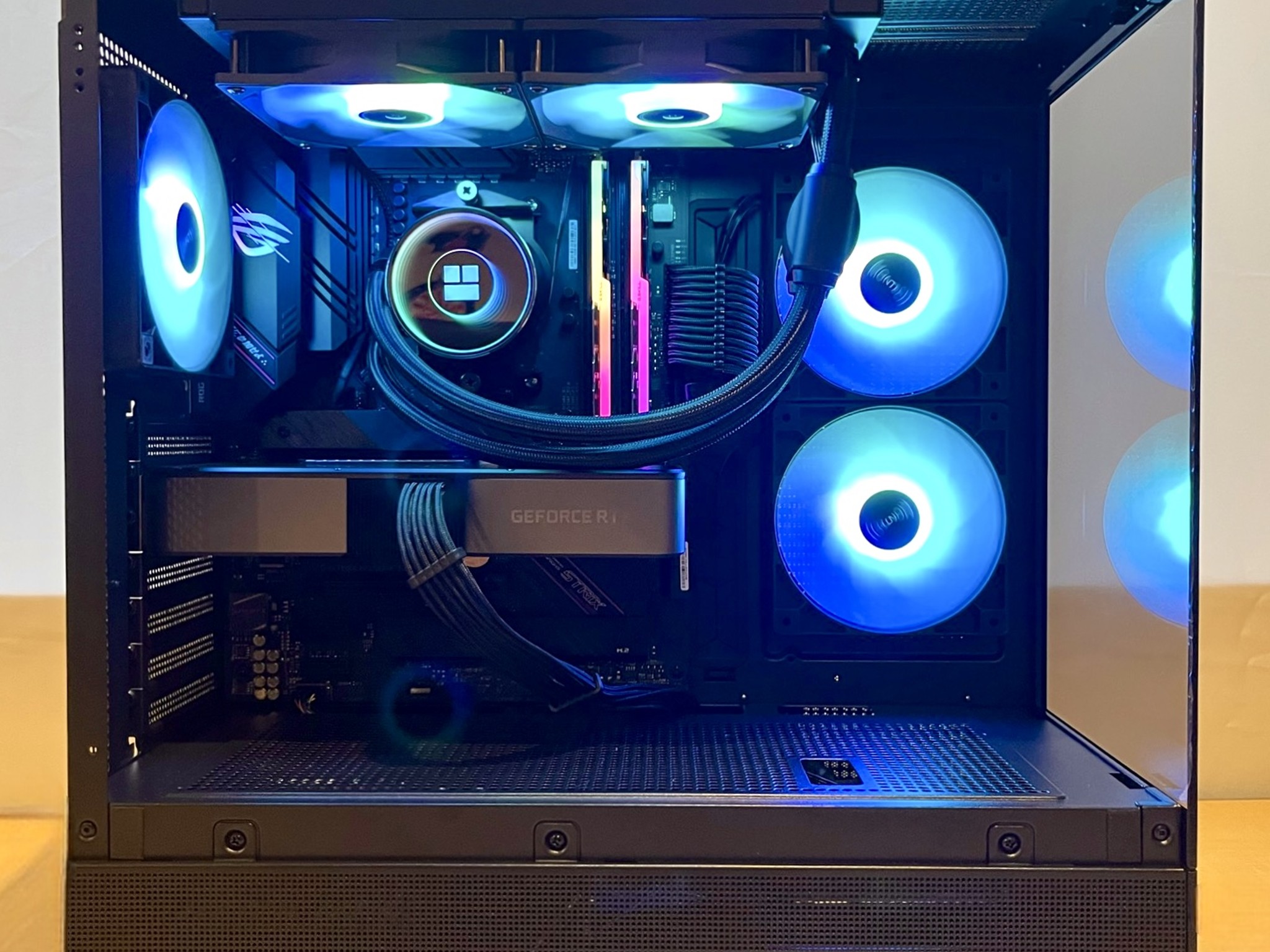Vivid | RTX 3070, Ryzen 5, 32GB RAM, 1 TB Gaming PC